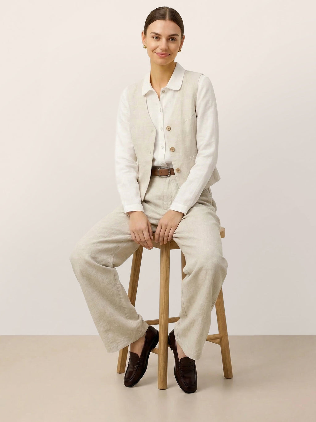 LINTICO 100% Linen V-Neck Buttoned Closure Vest DELIA — detail shot 8