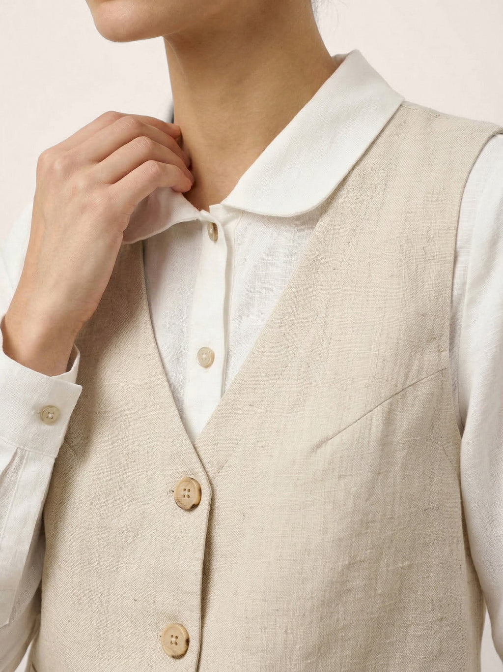 LINTICO 100% Linen V-Neck Buttoned Closure Vest DELIA — detail shot 7