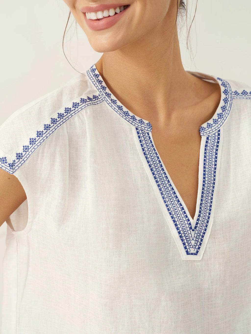 LINTICO LINTICO 100% Linen V-Neck Embroidered Crop Top FENE — detail shot 8
