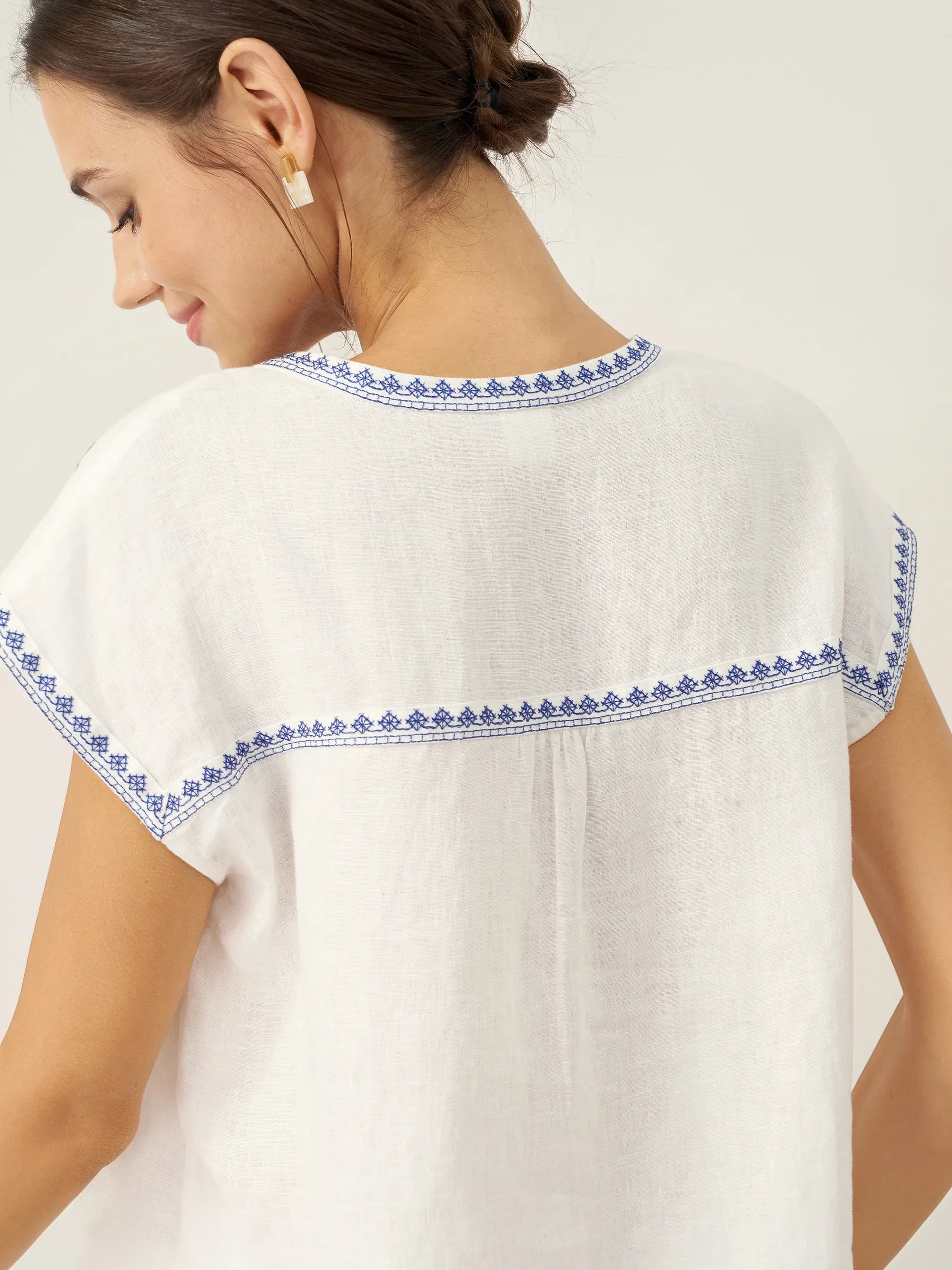 LINTICO LINTICO 100% Linen V-Neck Embroidered Crop Top FENE — detail shot 9