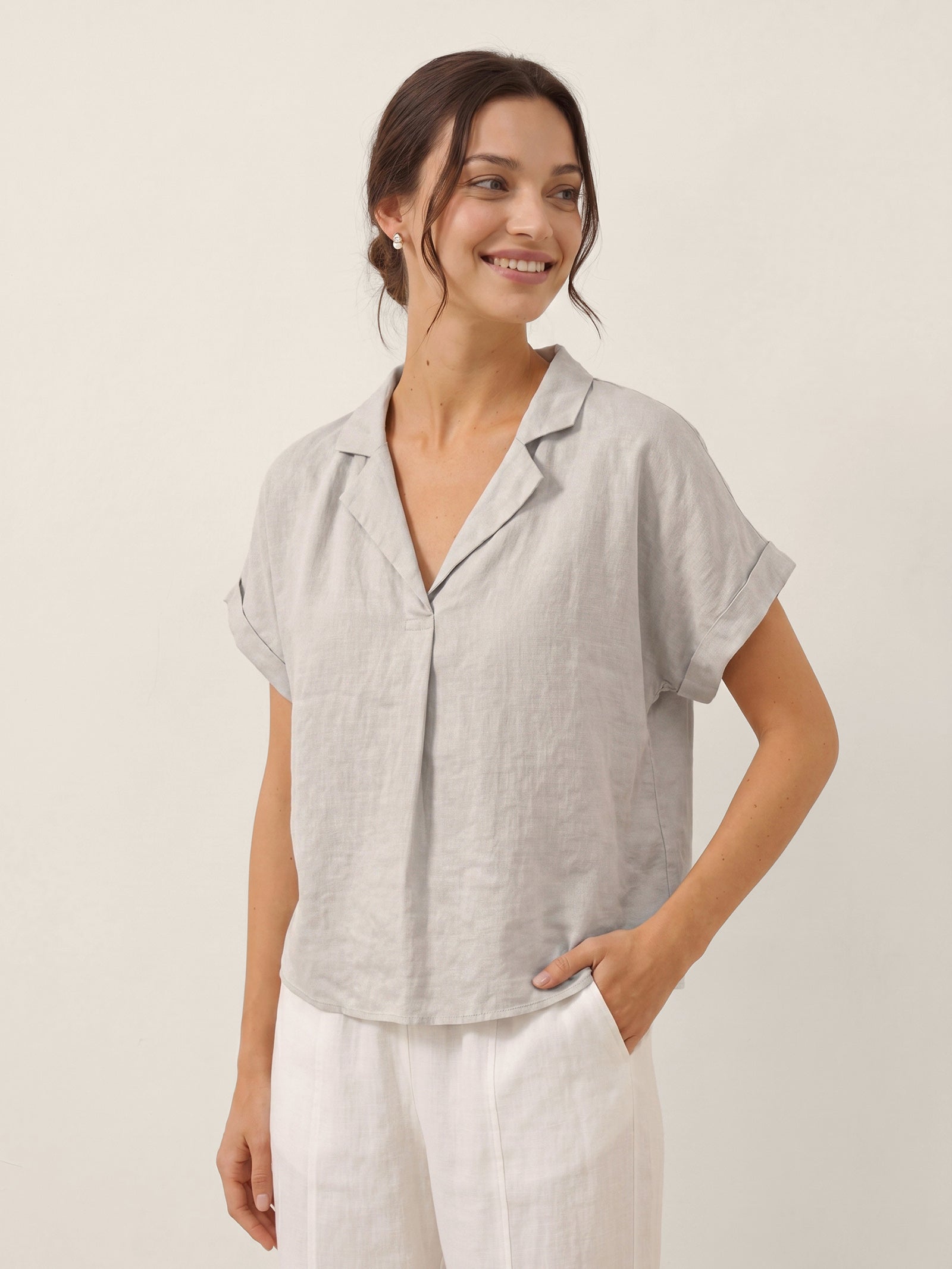 LINTICO 100% Linen Blazer-Inspired Pullover Top DINA — LINTICO branding close-up