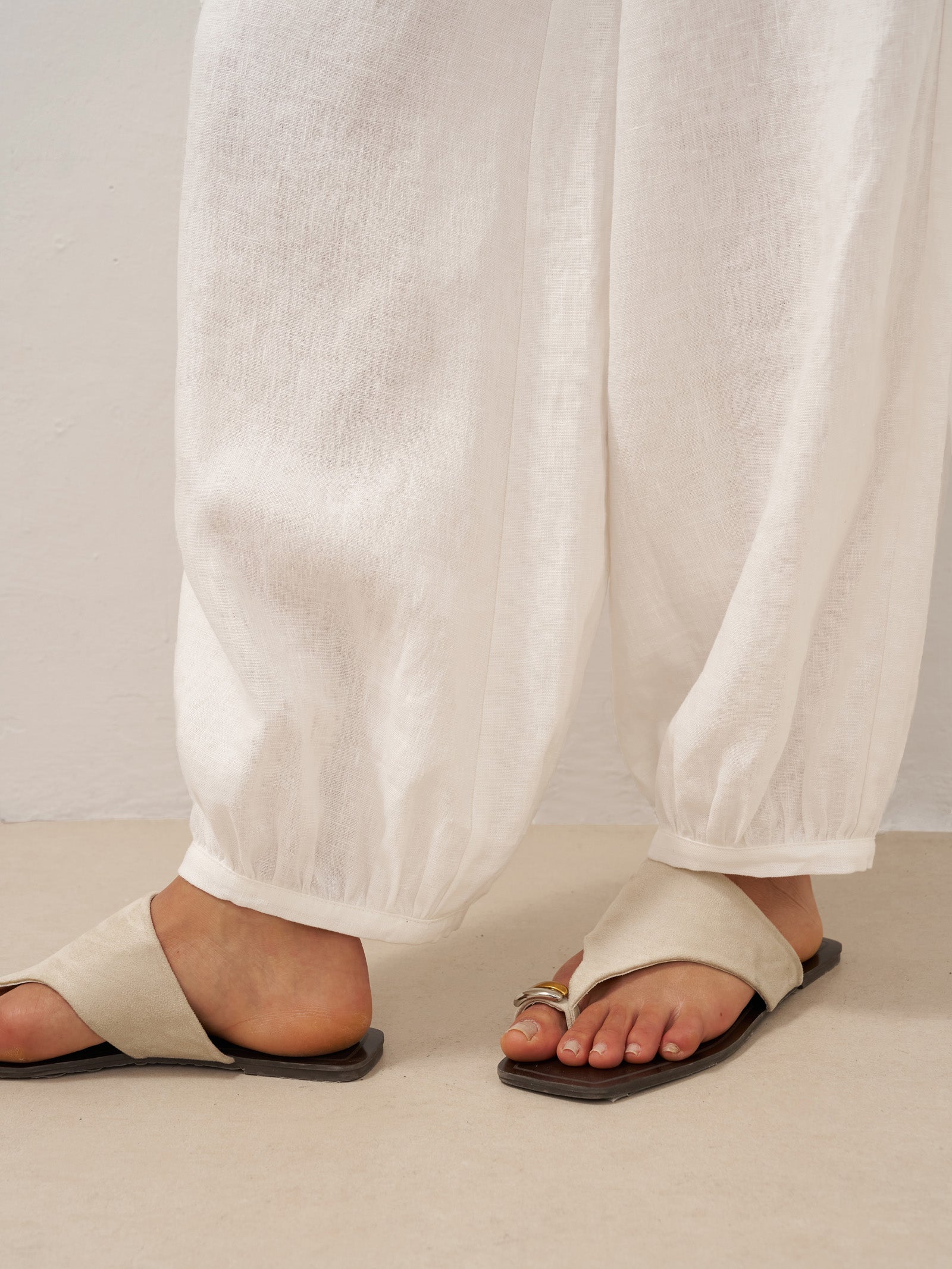 LINTICO 100% Linen Broad Elastic Waistband Pants TALIA — product on model