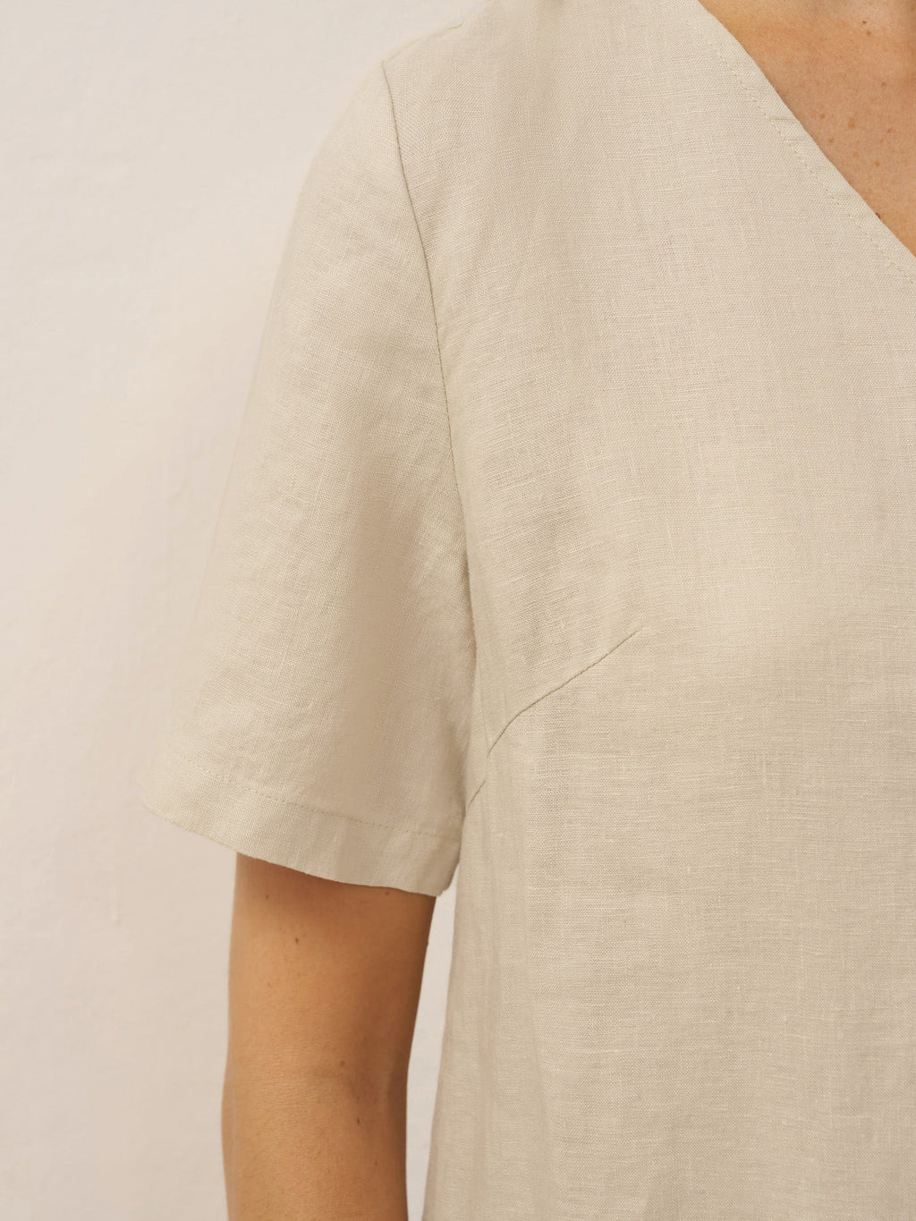 LINTICO LINTICO 100% Linen Button Front V-Neck Midi Dress NOA — detail shot 9