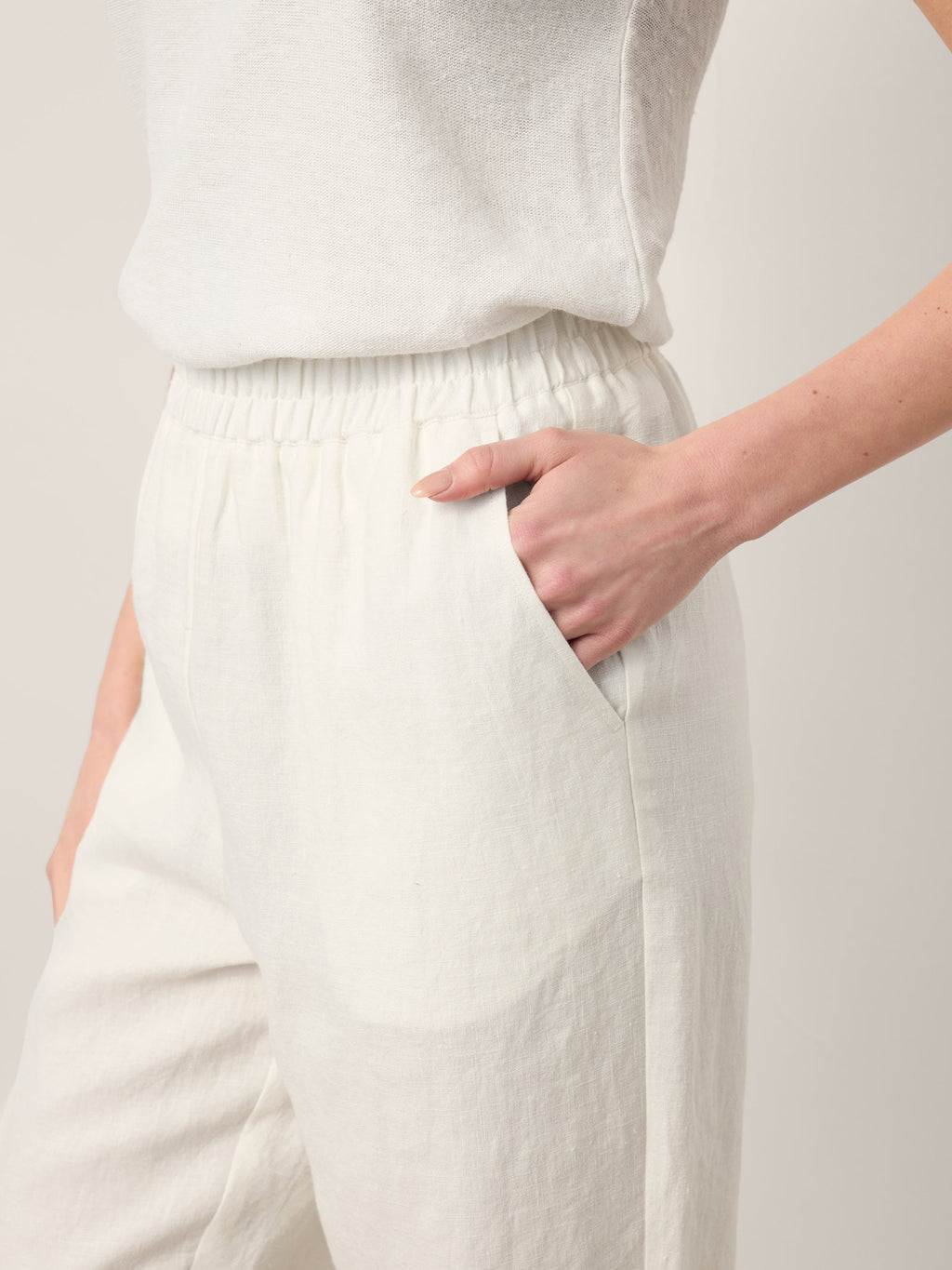 LINTICO 100% Linen Double Pleat Button Hem Pull-On Pants LINDSEY — detail shot 7