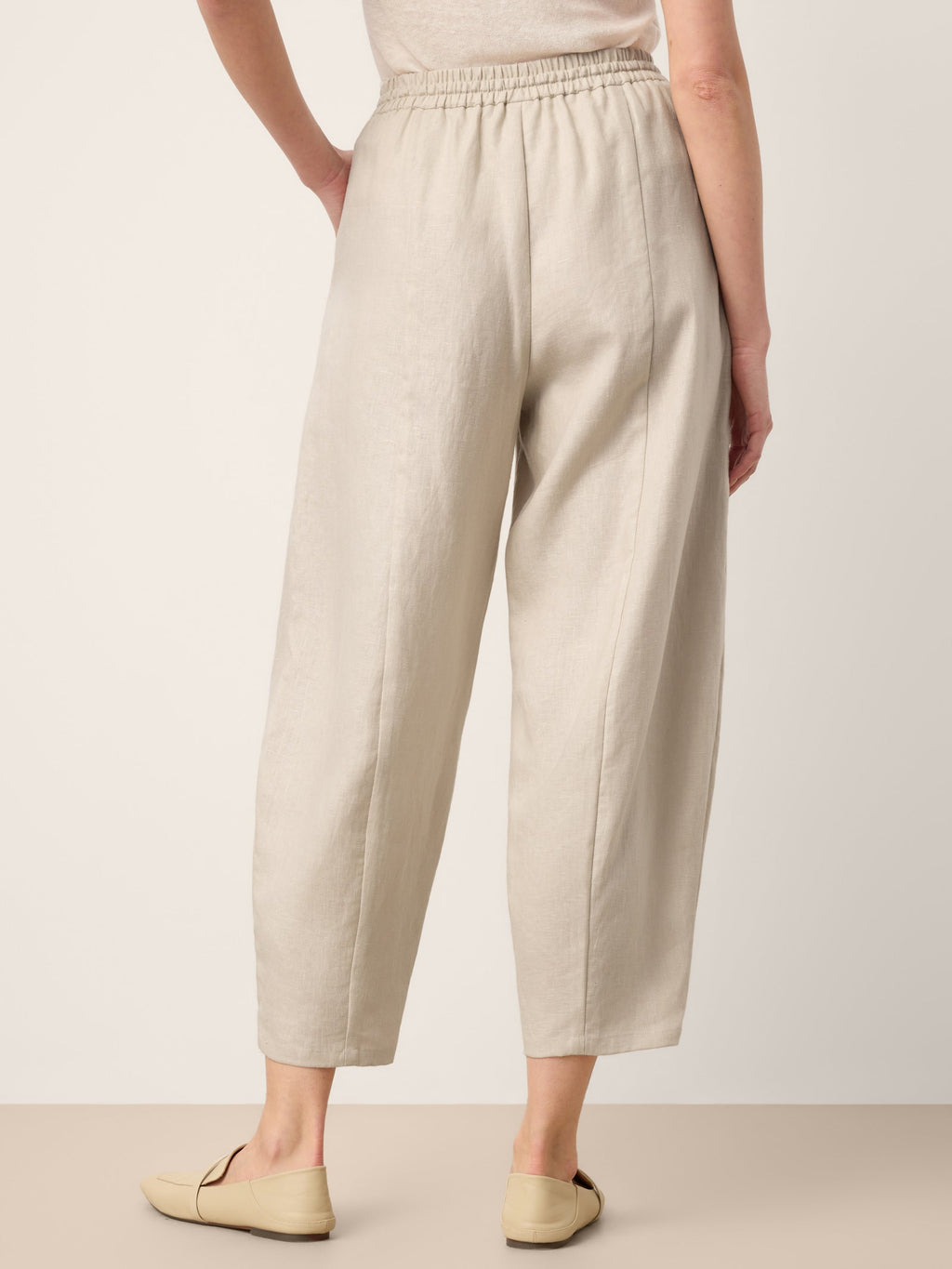 LINTICO 100% Linen Drawstring Waist Tapered Cropped Pants LANEY — LINTICO branding close-up
