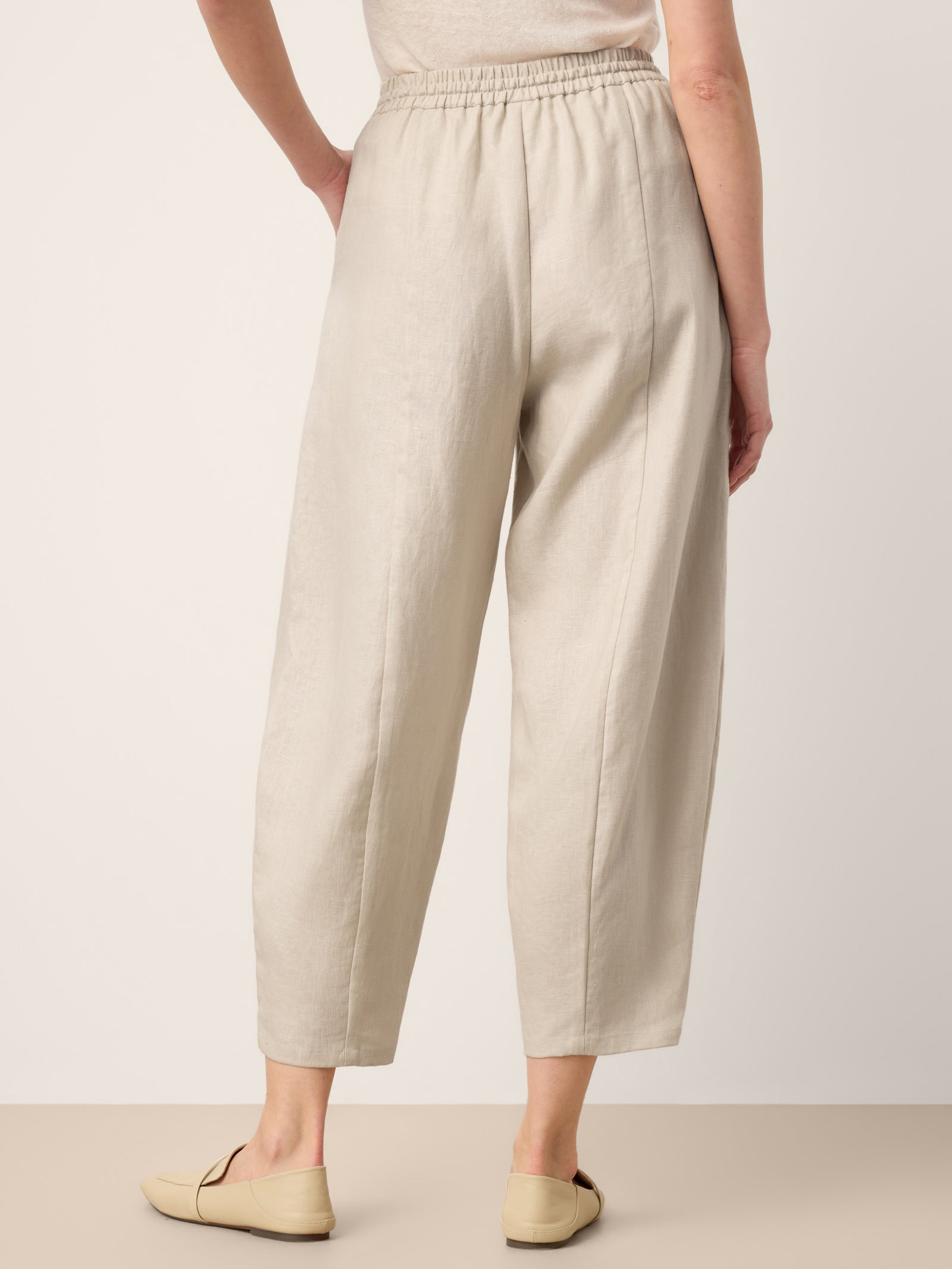 LINTICO 100% Linen Drawstring Waist Tapered Cropped Pants LANEY — LINTICO branding close-up