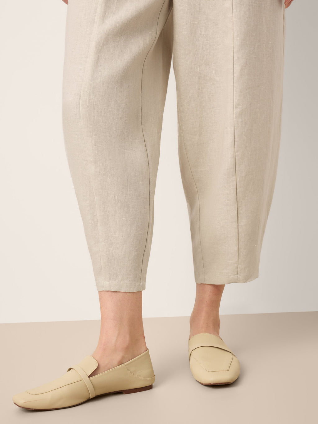 LINTICO 100% Linen Drawstring Waist Tapered Cropped Pants LANEY — detail shot 7