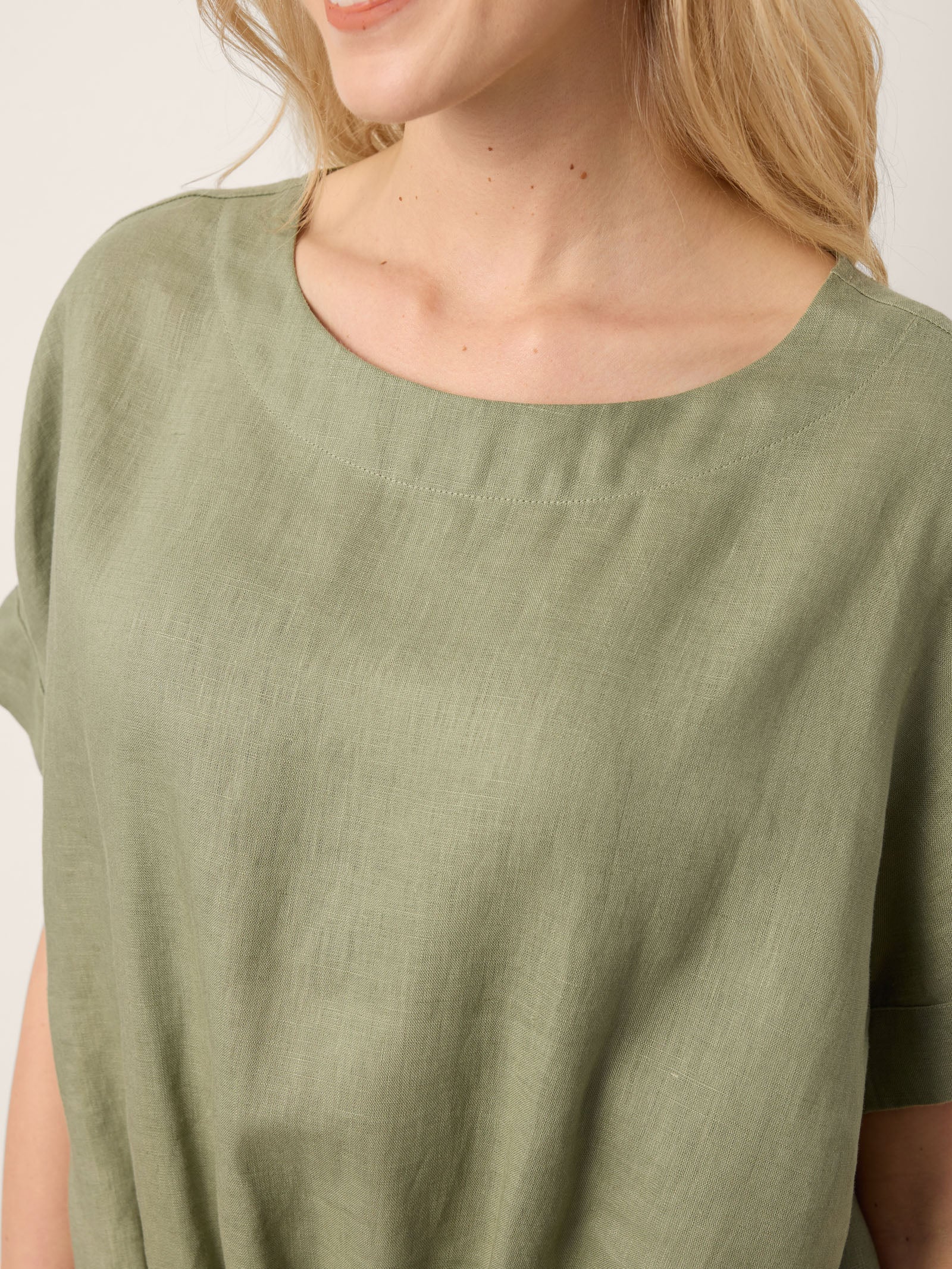 LINTICO 100% Linen Drop Shoulder Split-Back Double Shirred Hem Top LINDSEY — detail shot 6