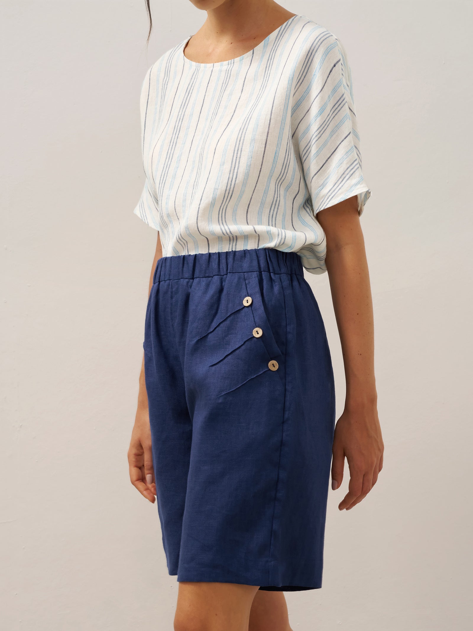 LINTICO LINTICO 100% Linen Elastic Waistband Capri Pants ANNA — detail shot 6