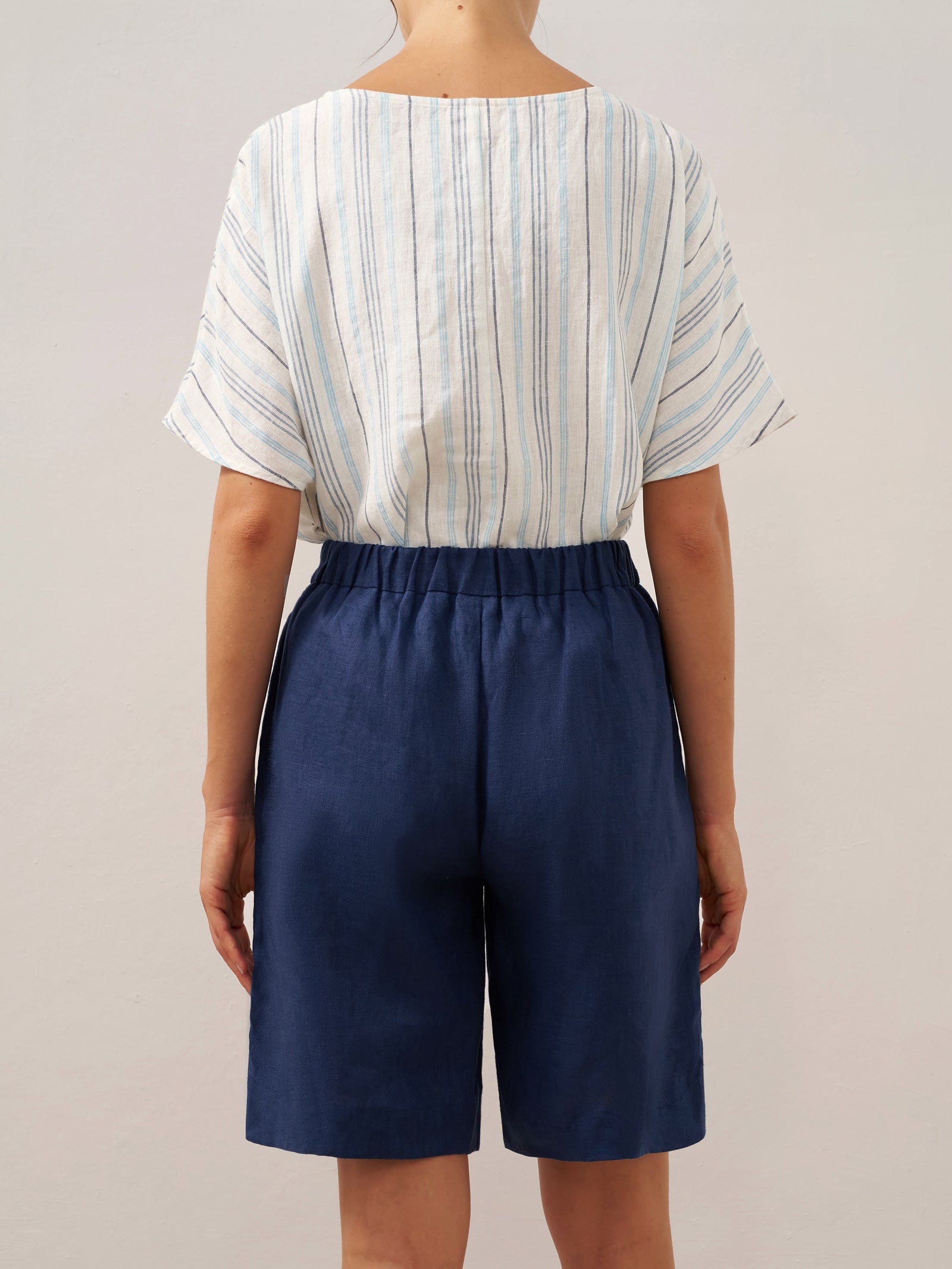LINTICO LINTICO 100% Linen Elastic Waistband Capri Pants ANNA — detail shot 7
