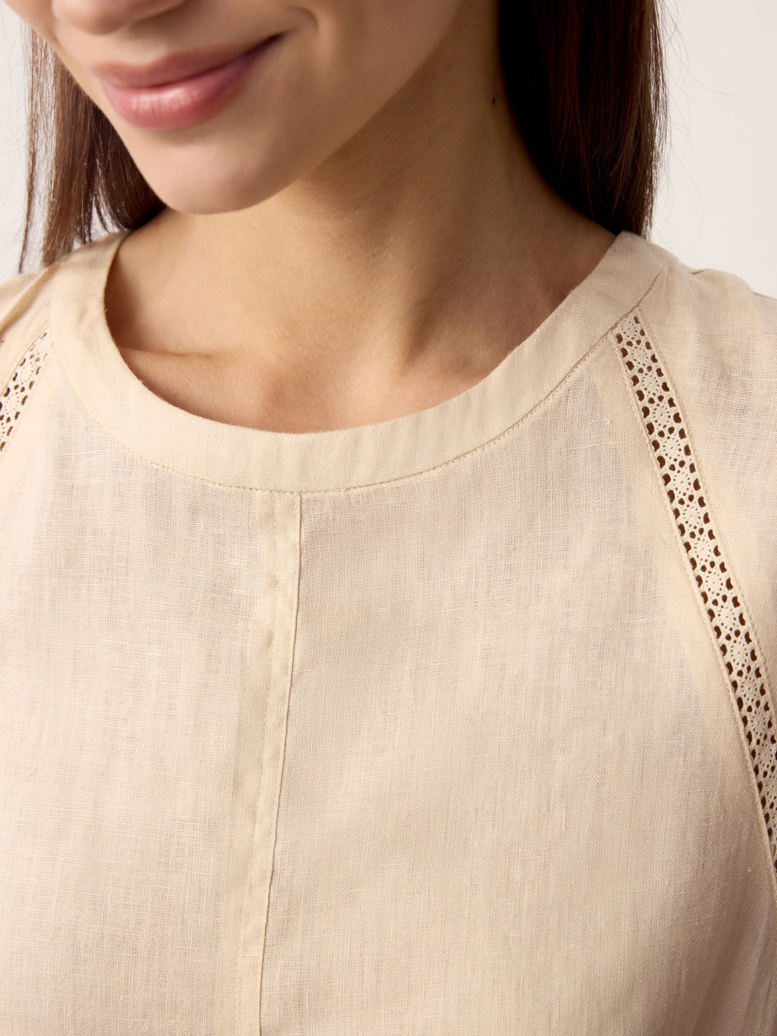 LINTICO 100% Linen Lace-Inset Bubble-Hem Midi Dress LORITA — LINTICO branding close-up