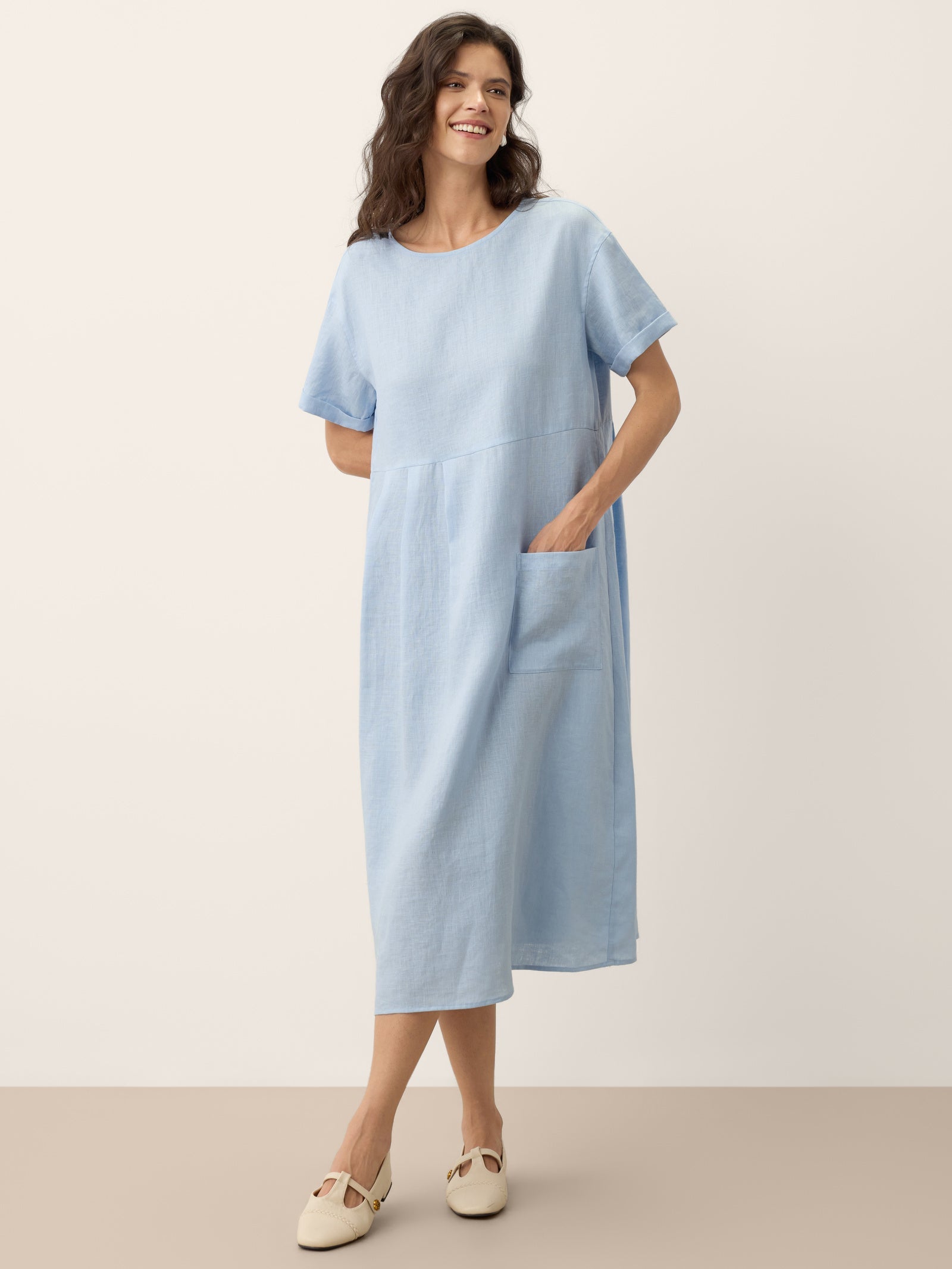 LINTICO 100% Linen Pinstripe Paneled Short-Sleeved Dress MORGAN — detail close-up