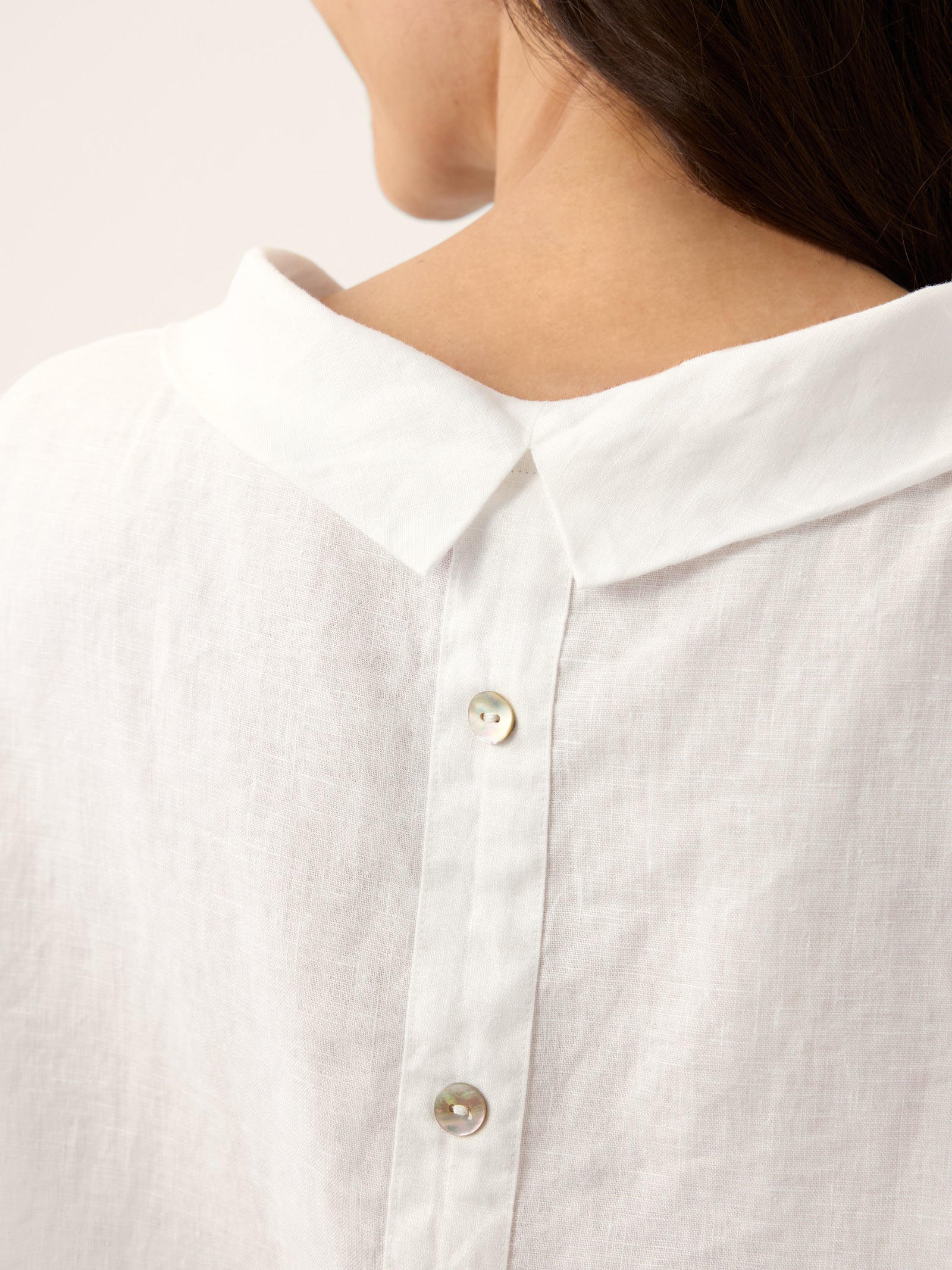 LINTICO 100% Linen Soft-Fold Collar Shell Button Top SABINE — alternative angle