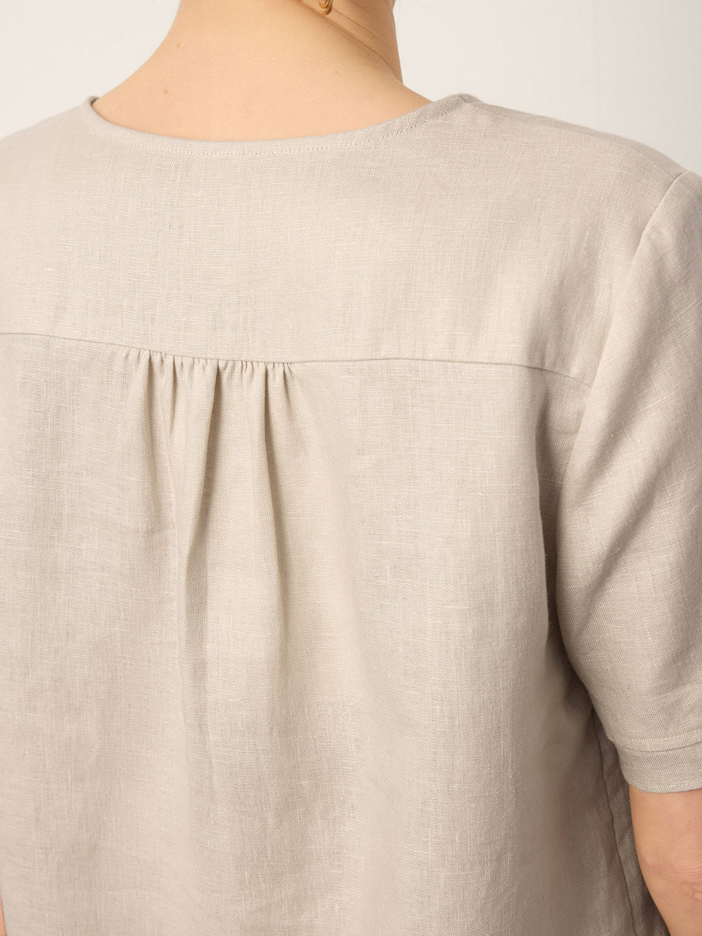 LINTICO 100% Linen Tie Cuff Notched V-Neck Top LORAN — detail shot 8