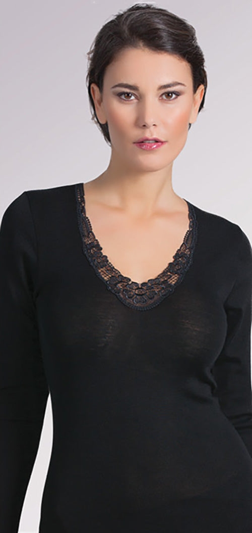 tittimitti EGI Luxury Merino Wool Silk Women's Macramé Trimmed Long Sleeve T-Shirt . Proudly Made in Italy (148) — detail clo