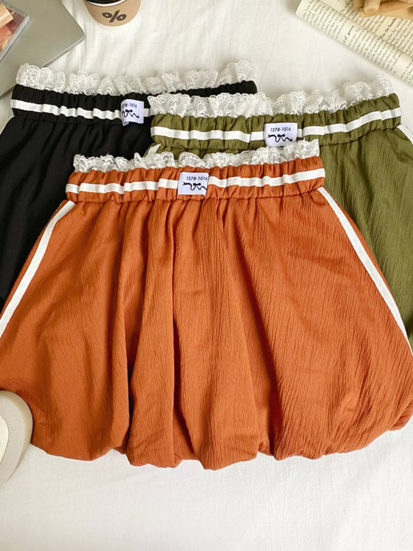 Lace Trim Elastic Waist Mini Skirt