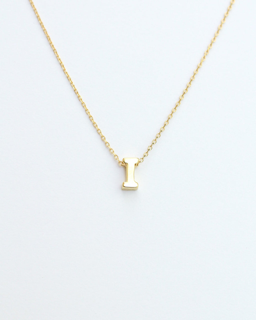 KADOU BOUTIQUE Gold Block Letter Initial Necklace — color detail