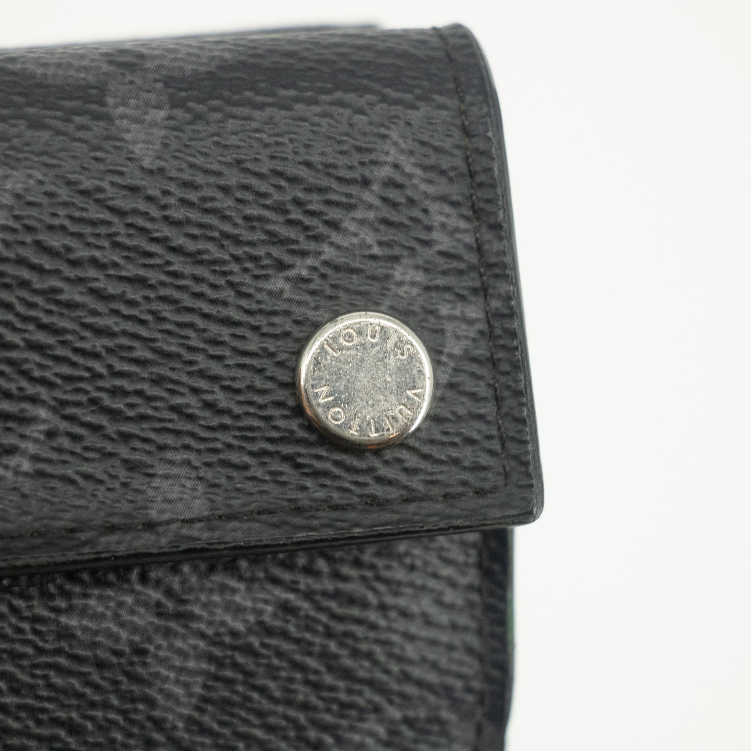 Bolt Boutique Louis Vuitton Monogram Eclipse Discovery Compact Wallet #1958 — side view