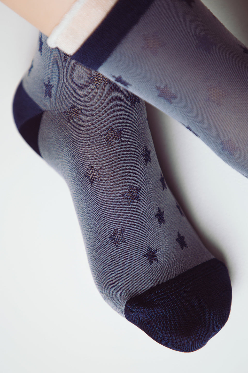 TheRanok.com Conte Socks Classic - 491 Decorative Transparent Mesh — product on model