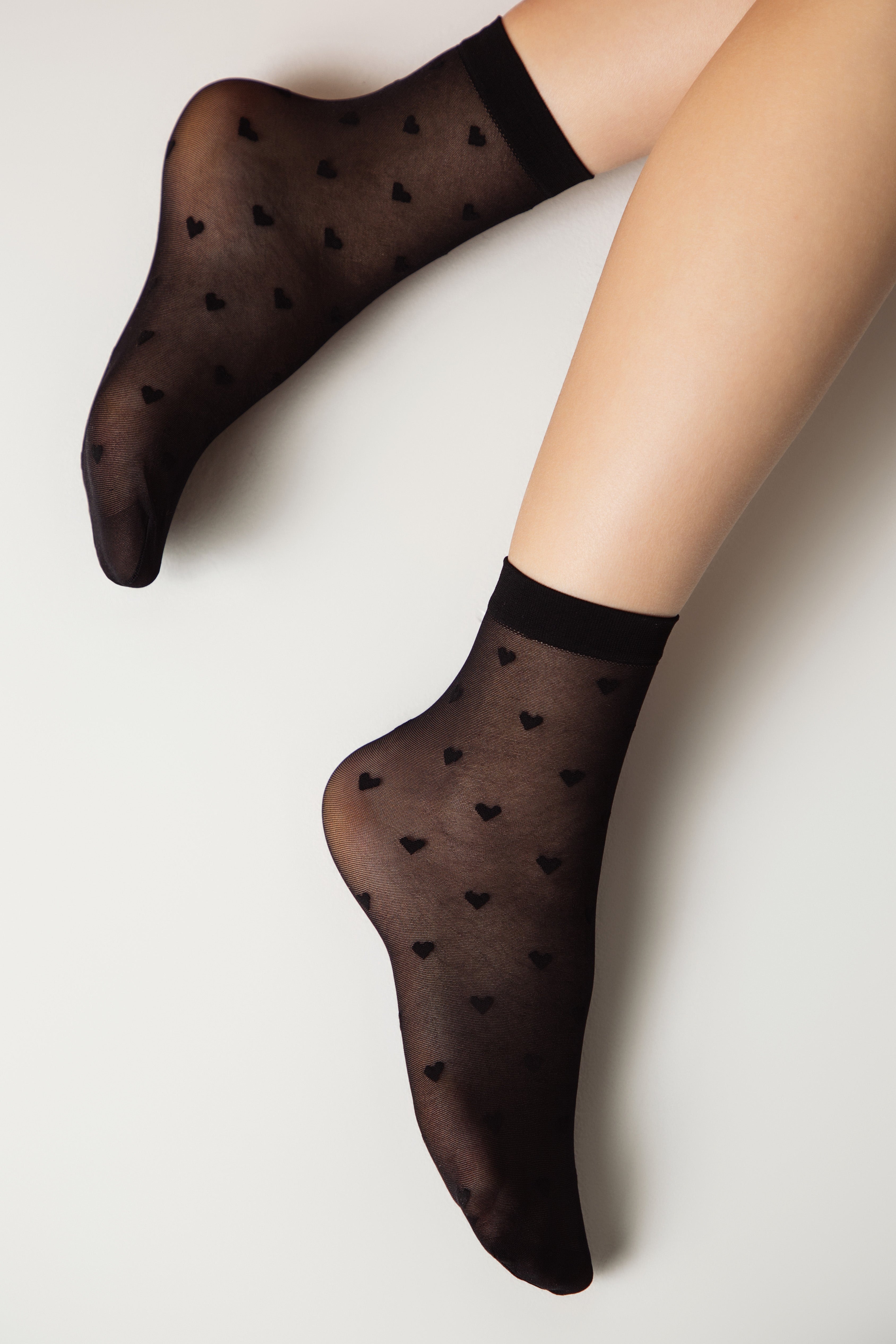 TheRanok.com Socks Conte Fantasy - Hearts Pattern — lifestyle context