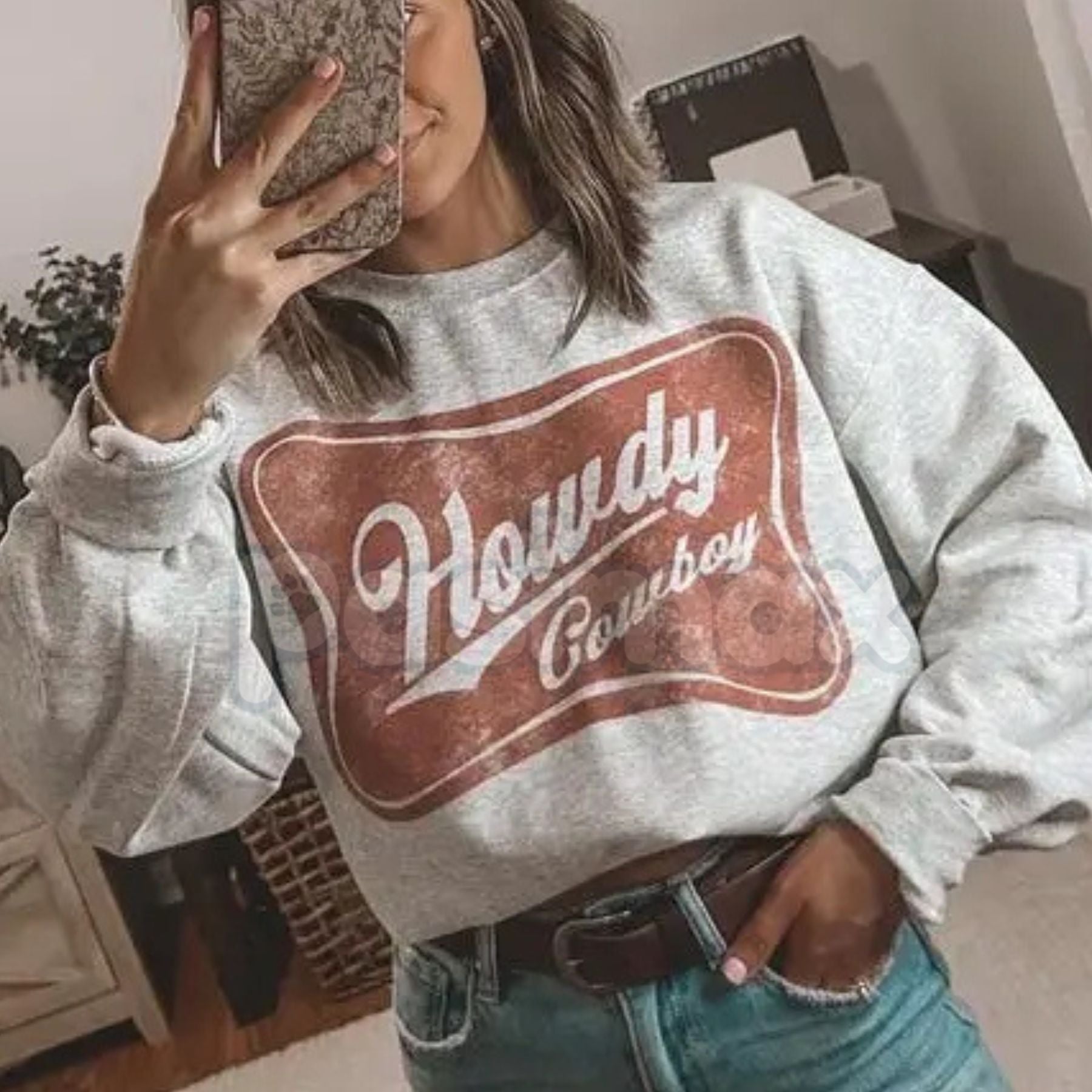 Pasimax Howdy Cowboy Crewneck Sweatshirt | Western Graphic Jumper | Yeehaw Retro Rustic Shirt | Cowgirl Aesthetic Country Gif