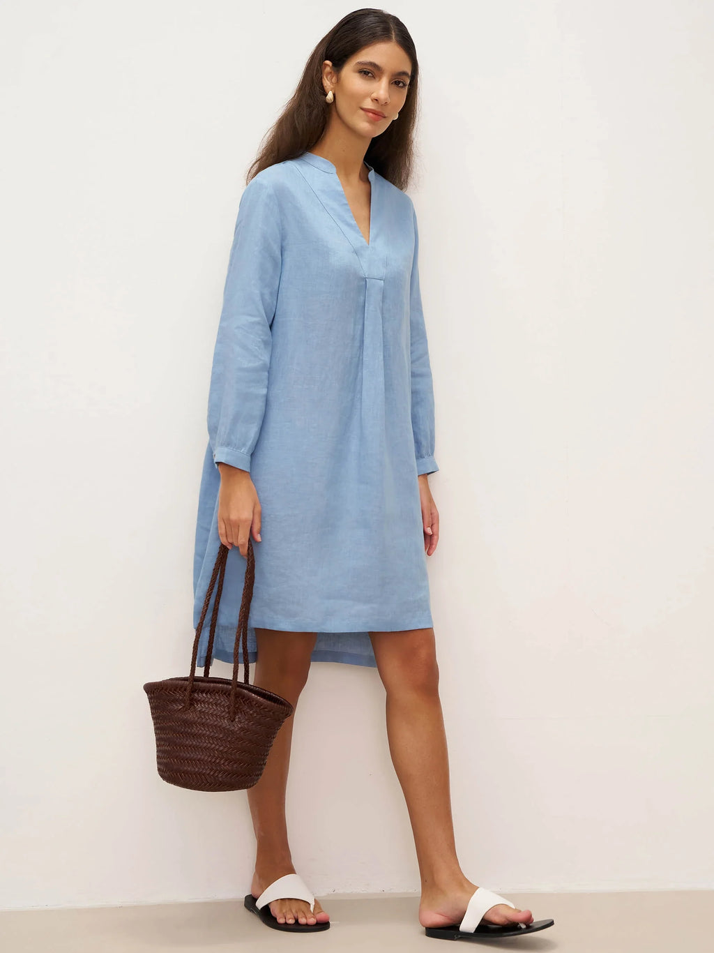 LINTICO 100% Linen V-Neck Pullover Shirt Dress JADEN — LINTICO branding close-up
