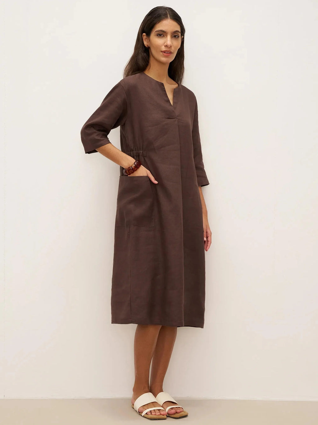 LINTICO 100% Linen V-neck Bell Pocket Midi Dress EVELINA — LINTICO branding close-up