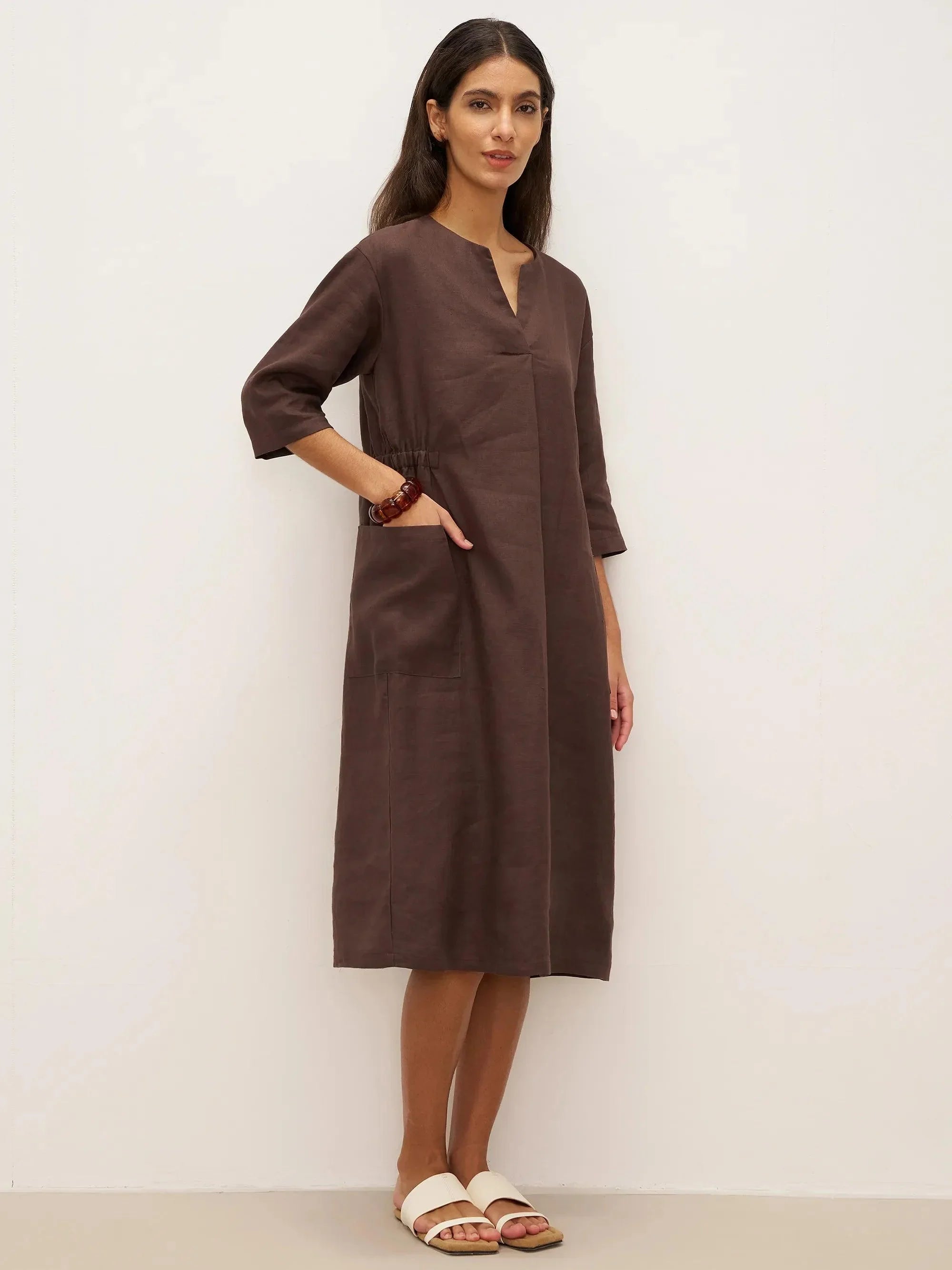 LINTICO 100% Linen V-neck Bell Pocket Midi Dress EVELINA — LINTICO branding close-up