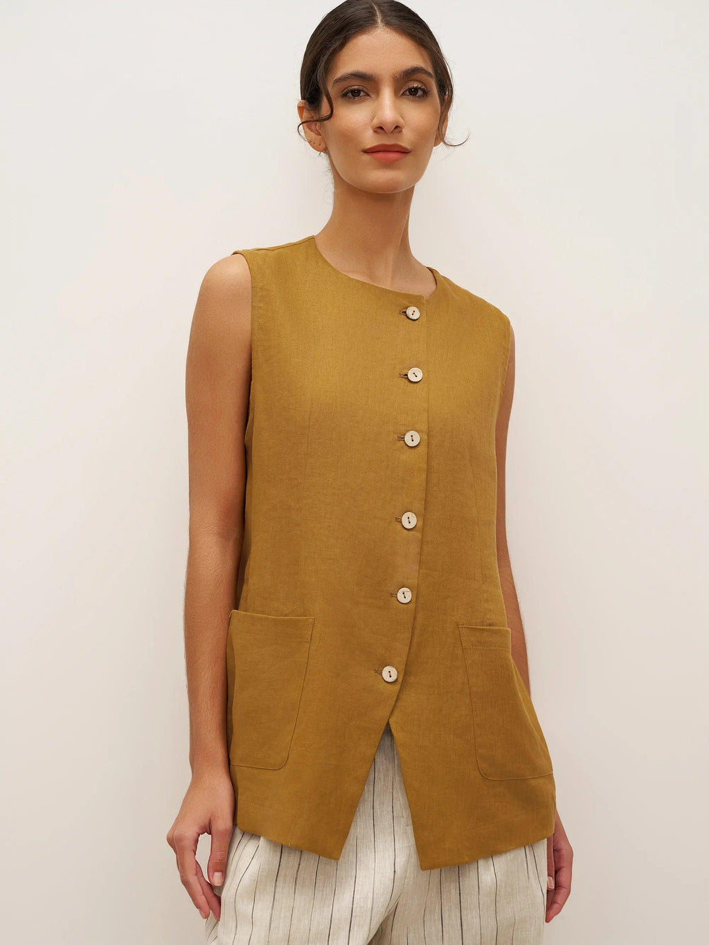 LINTICO 100% Linen Arc-Placket Button-Front Vest ELFRIDA — LINTICO branding close-up