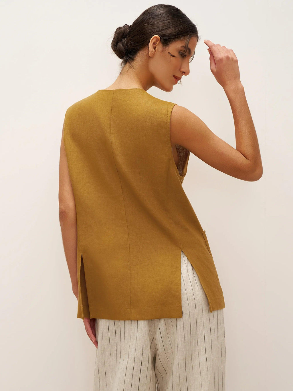 LINTICO 100% Linen Arc-Placket Button-Front Vest ELFRIDA — detail shot 7