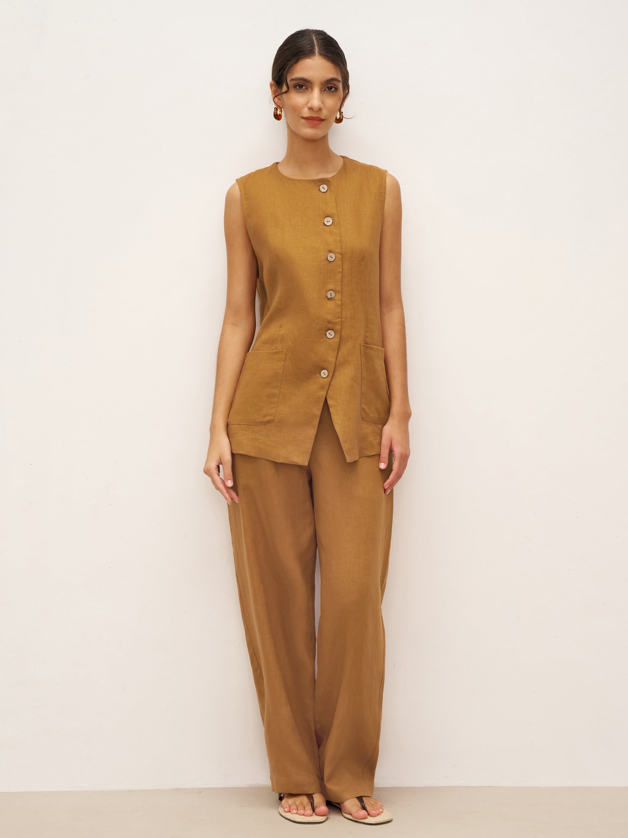 LINTICO 100% Linen Arc-Placket Button-Front Vest ELFRIDA — main product shot