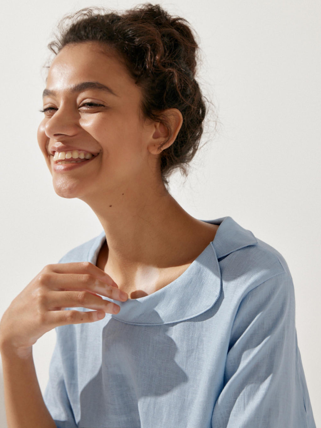 LINTICO Linen Round Soft-Fold Collar Top LAURA — detail shot 6