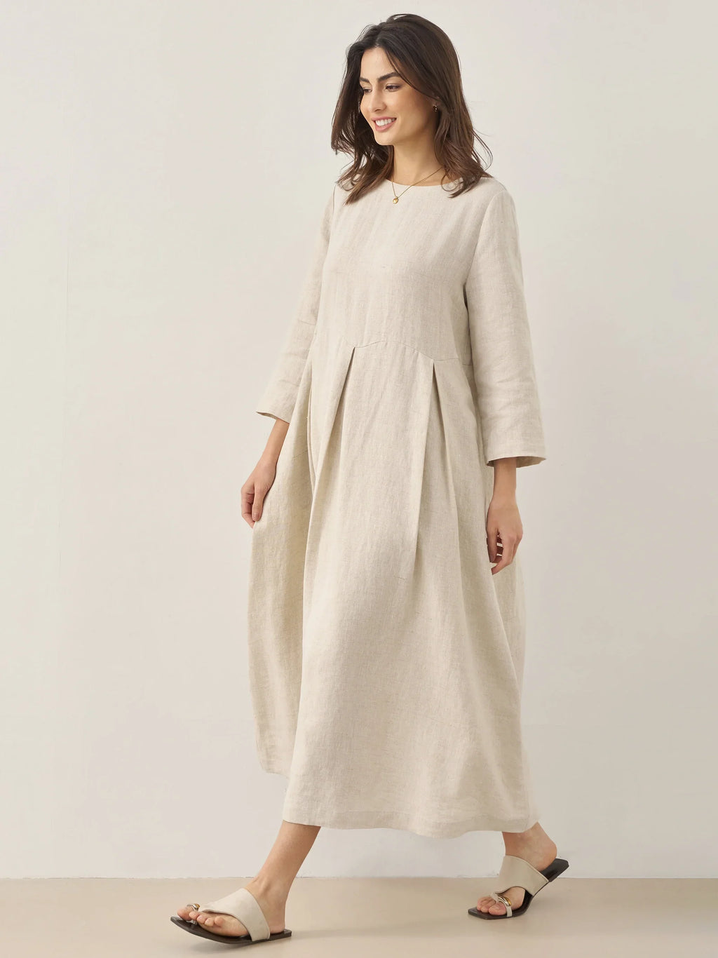 LINTICO 100% Linen Bateau Neck Pleated Maxi Dress ABIGAIL — LINTICO branding close-up