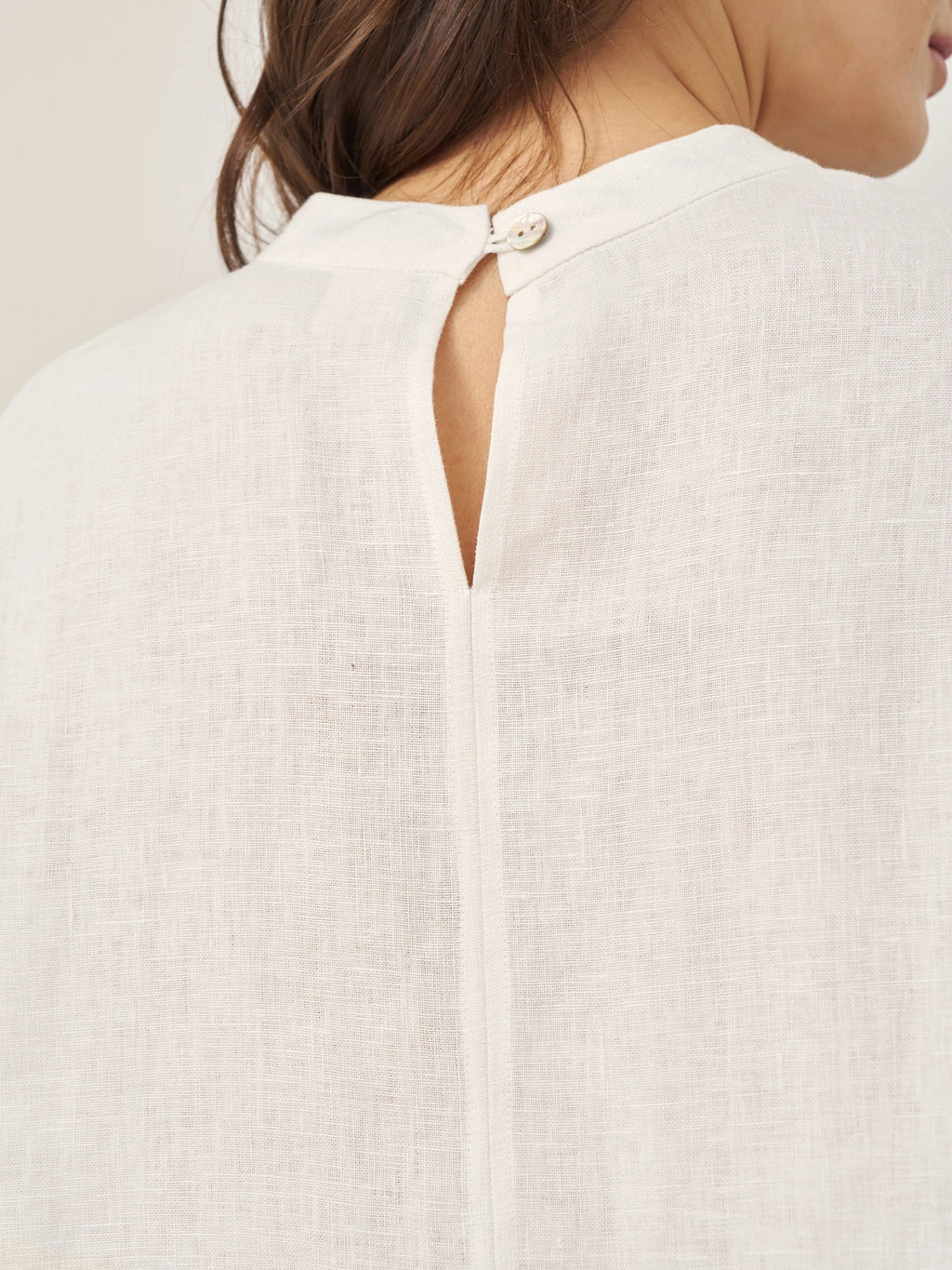 LINTICO LINTICO 100% Linen Mock Neck Long-Sleeve Top DEANNA — detail shot 9