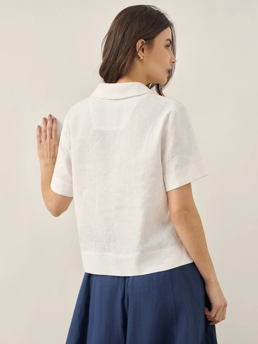 LINTICO 100% Linen Button-Up Short Sleeve Shirt ORENDA — LINTICO branding close-up