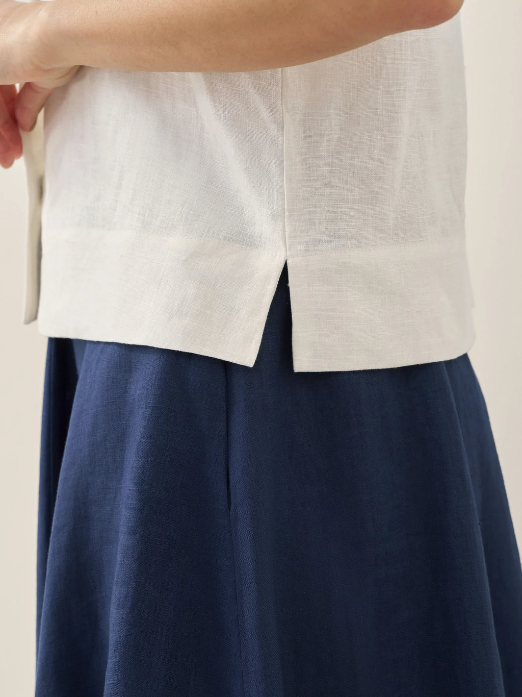 LINTICO 100% Linen Button-Up Short Sleeve Shirt ORENDA — detail shot 10