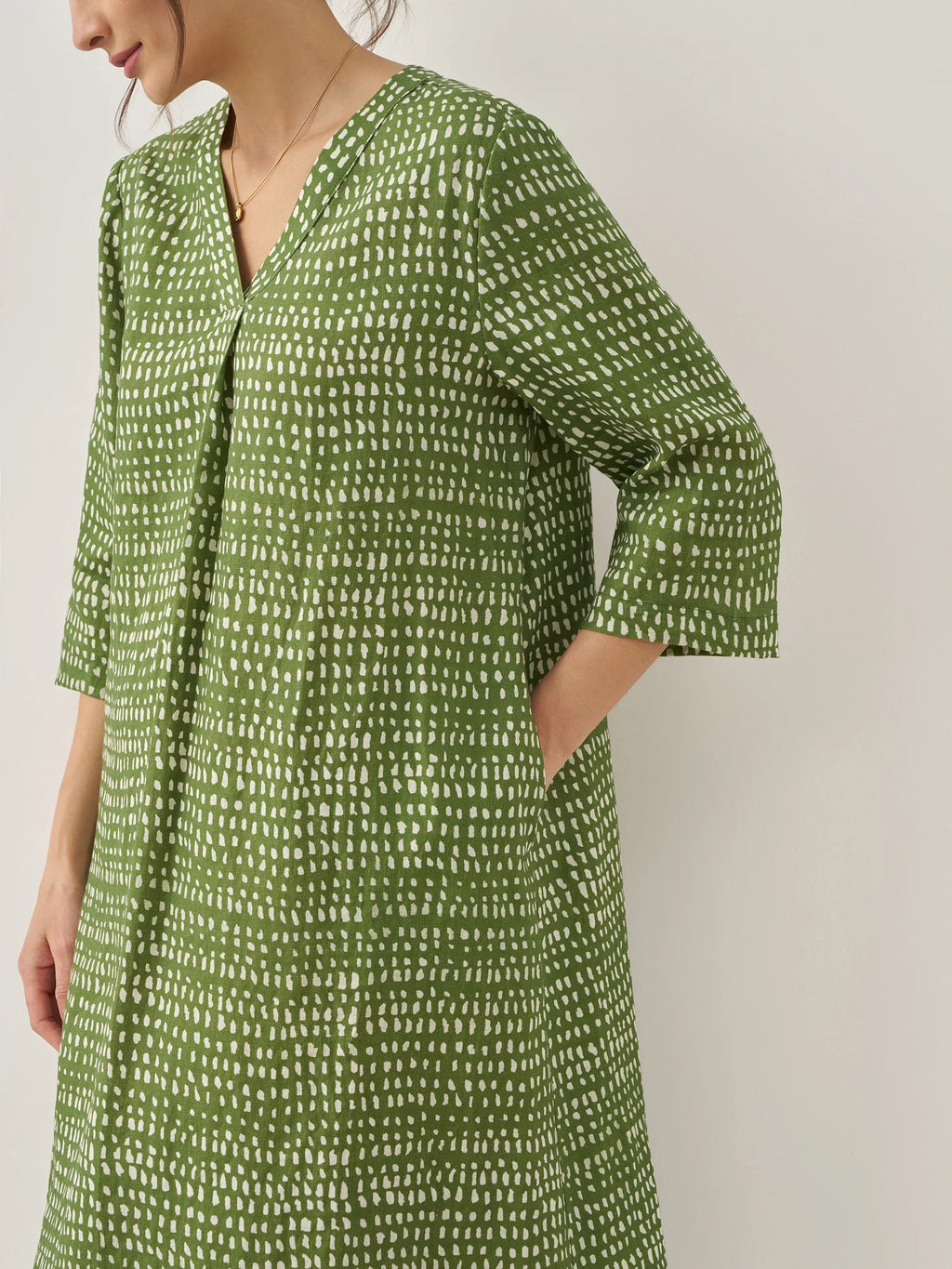 LINTICO 100% Linen V-Neck Dot Midi Dress LIRA — detail shot 7