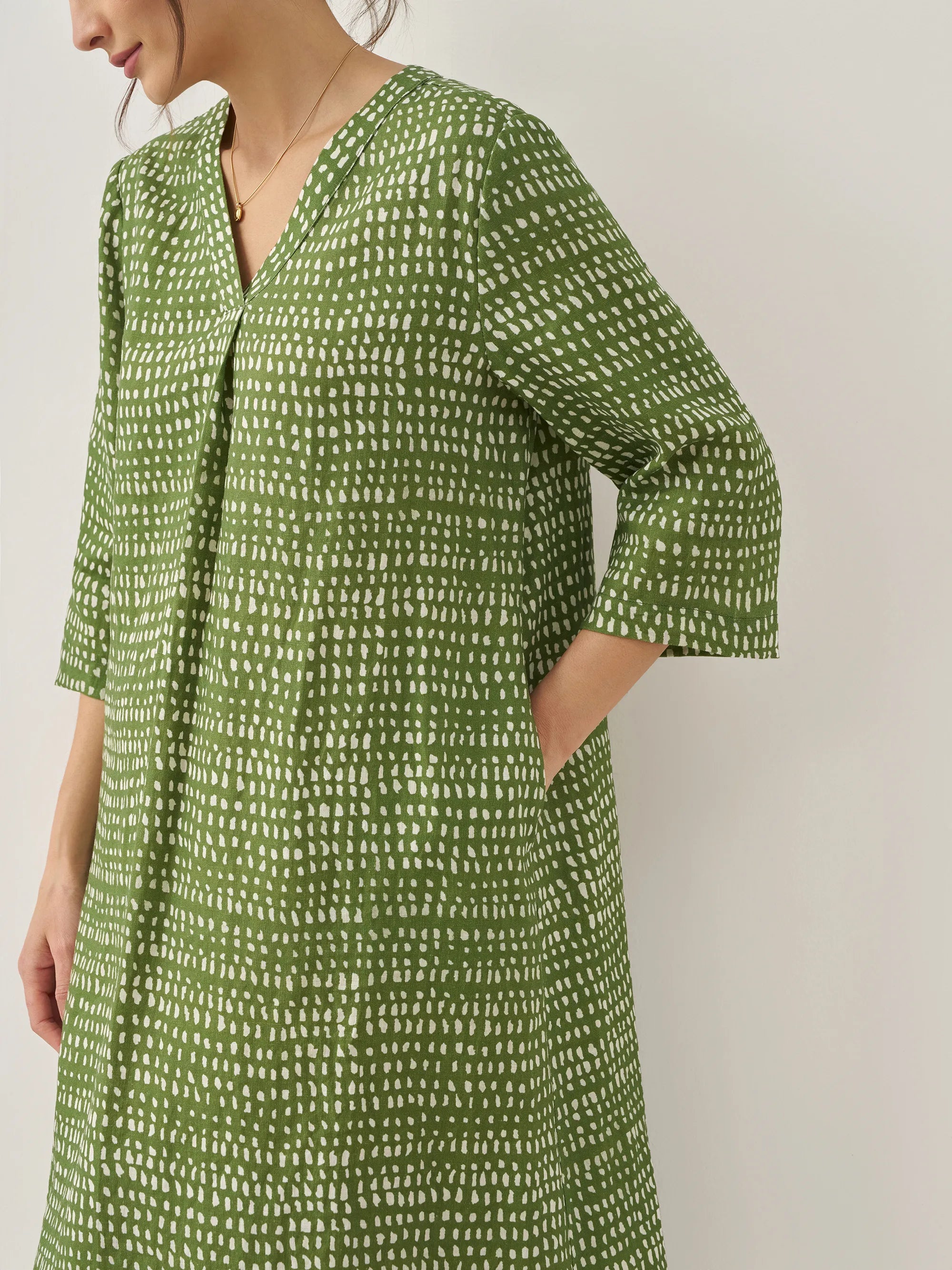 LINTICO 100% Linen V-Neck Dot Midi Dress LIRA — detail shot 7