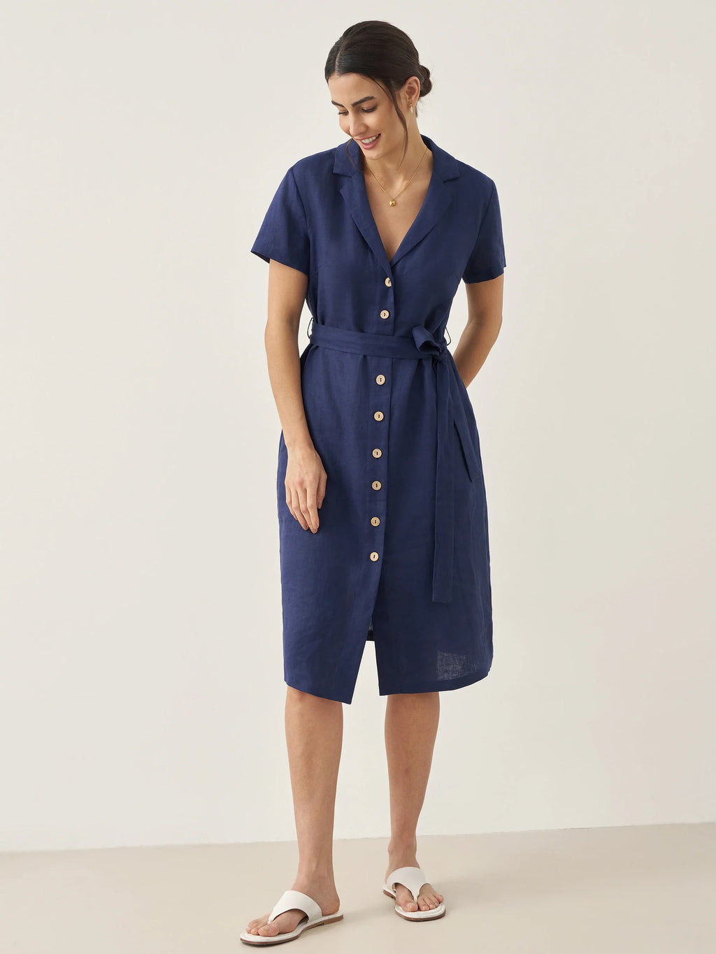 LINTICO LINTICO 100% Linen V-Neck Button-Front Shirt Dress EILEEN — LINTICO branding close-up