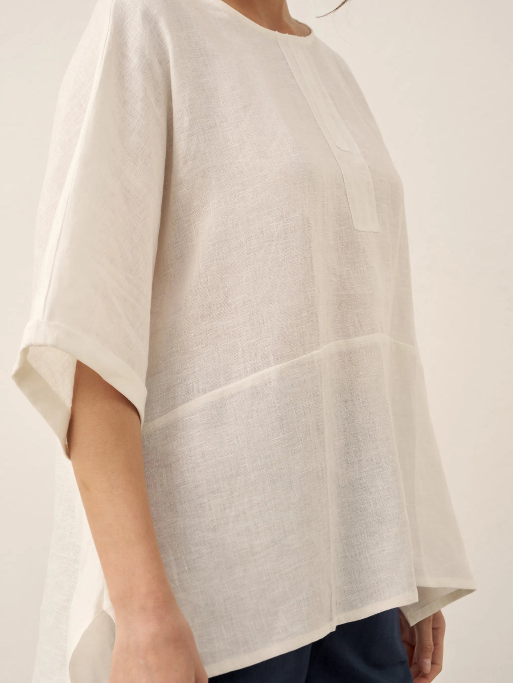 LINTICO LINTICO 100% Linen Round Neck Mid-Sleeve Top ROBYN — detail shot 9
