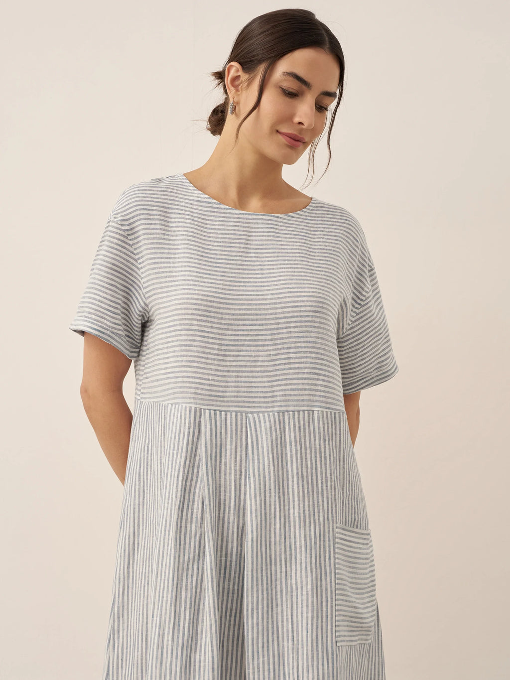 LINTICO 100% Linen Pinstripe Paneled Short-Sleeved Dress MORGAN — detail close-up