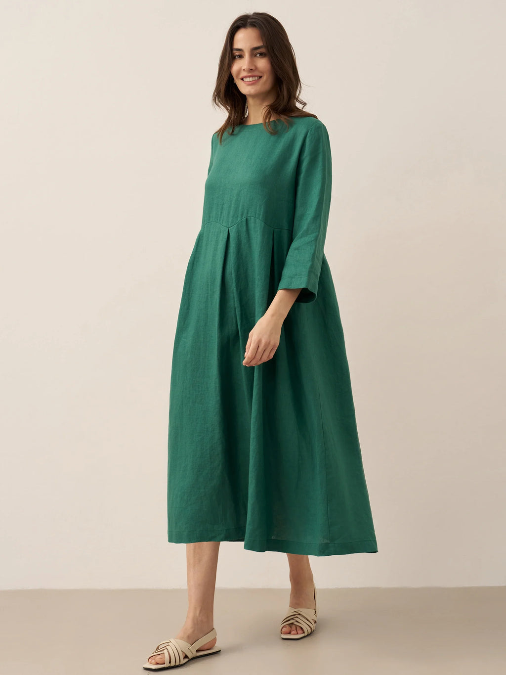 LINTICO 100% Linen Bateau Neck Pleated Maxi Dress ABIGAIL — LINTICO branding close-up