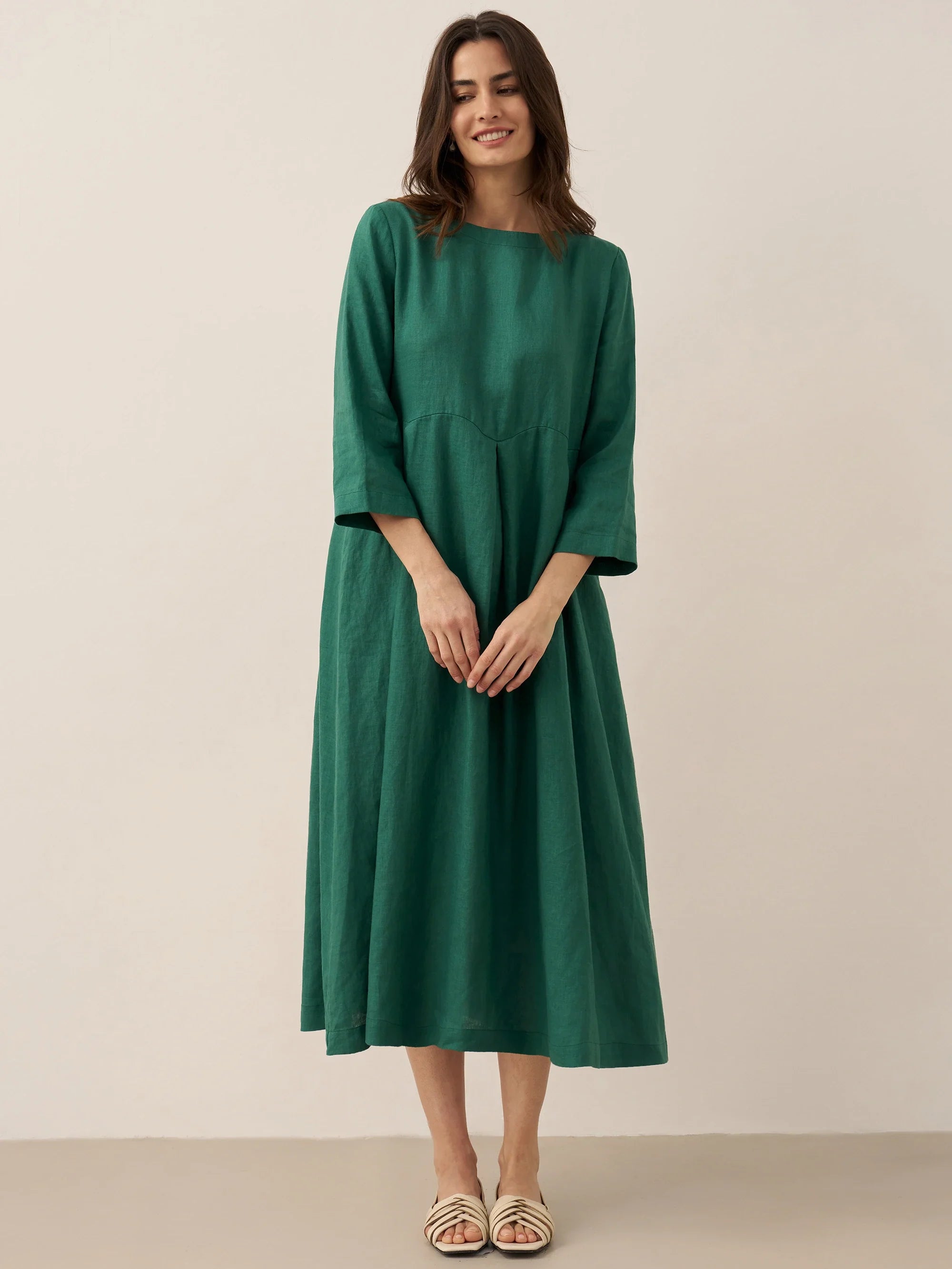 LINTICO 100% Linen Bateau Neck Pleated Maxi Dress ABIGAIL — detail close-up