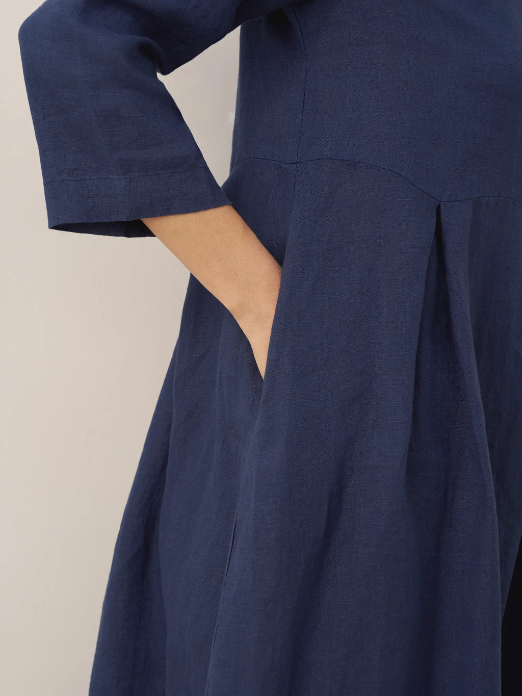 LINTICO 100% Linen Bateau Neck Pleated Maxi Dress — detail shot 9