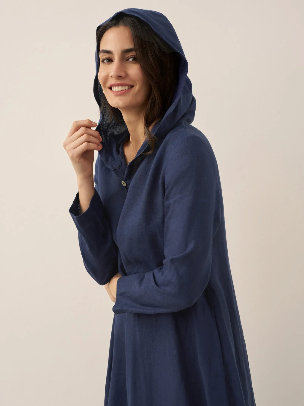 LINTICO 100% Linen Hooded Pullover Maxi Dress REBECCA — detail close-up