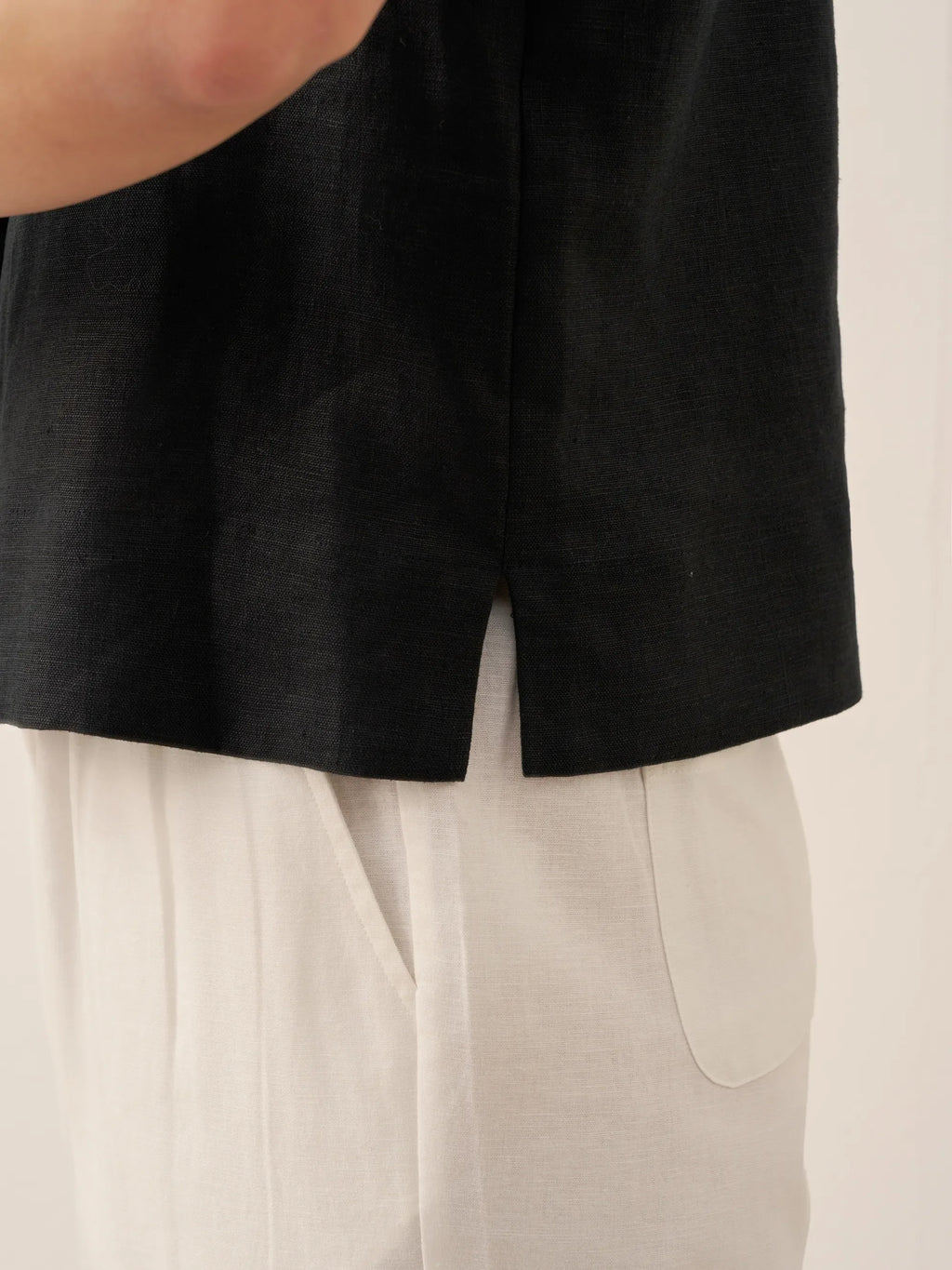 LINTICO 100% Linen Button-Up Short Sleeve Shirt ORENDA — detail close-up