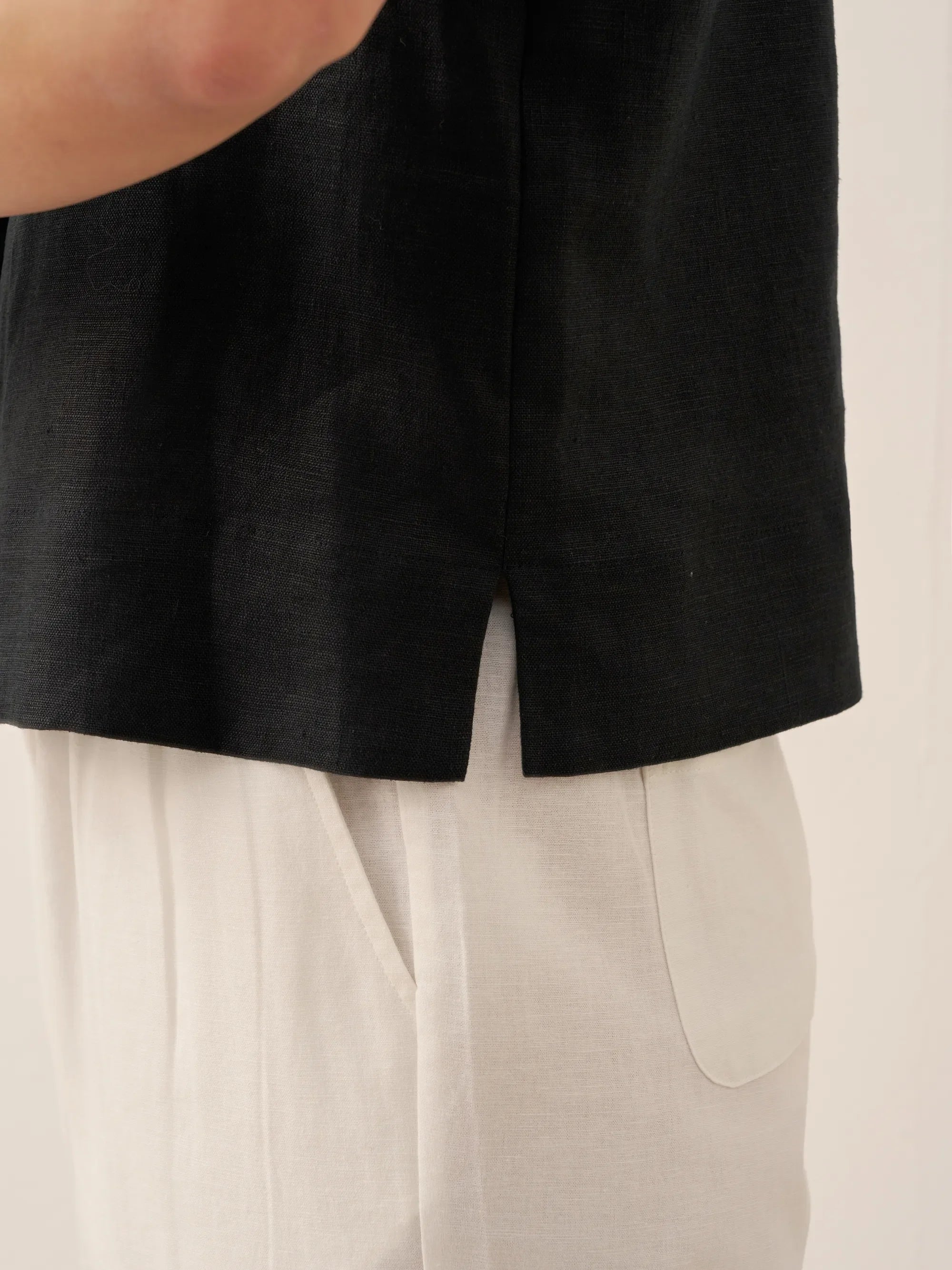 LINTICO 100% Linen Button-Up Short Sleeve Shirt ORENDA — detail close-up