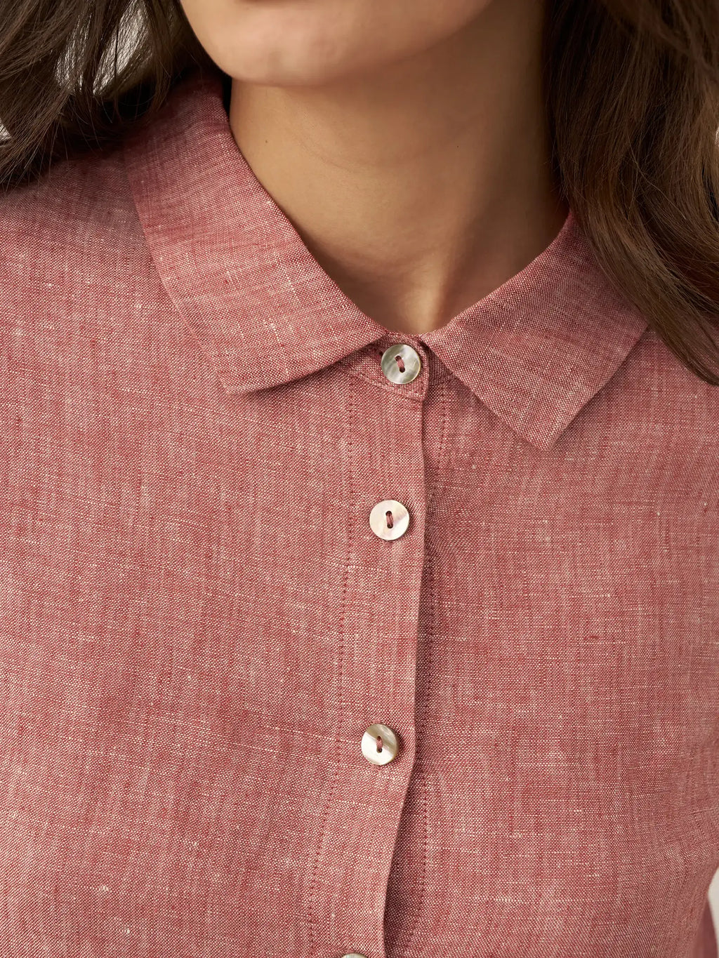 LINTICO 100% Linen Buttoned Closure Color-Blocked Shirt JANICE — detail close-up