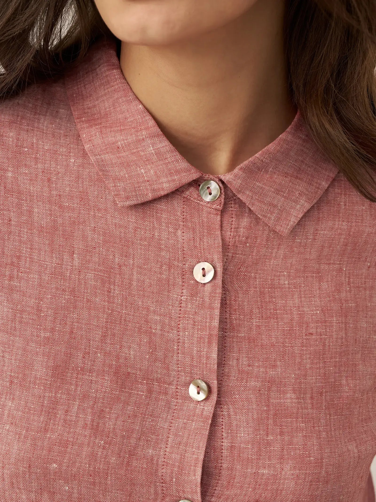 LINTICO 100% Linen Buttoned Closure Color-Blocked Shirt JANICE — detail close-up