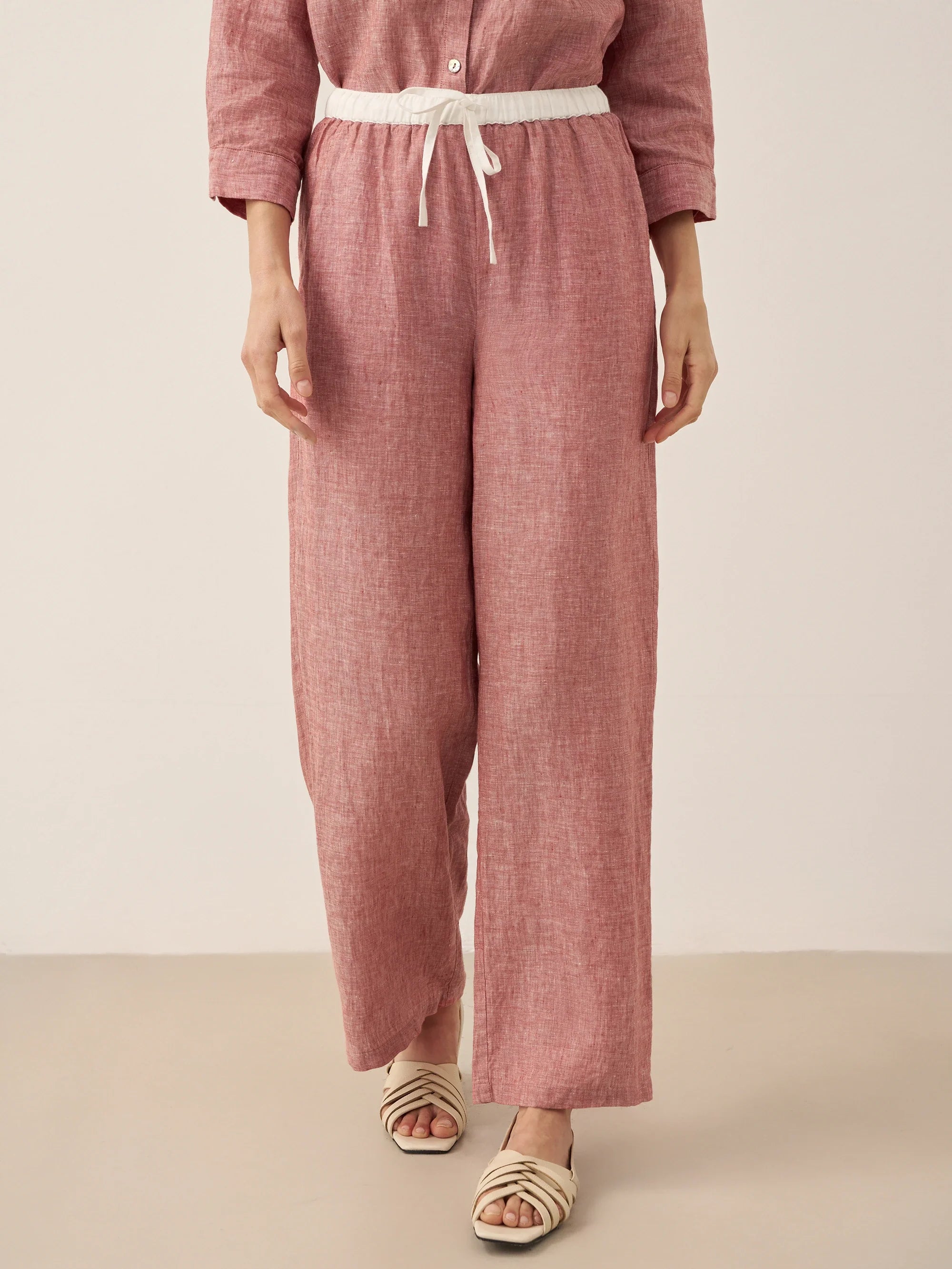 LINTICO 100% Linen Elastic Waist Straight-Leg Trousers JOURDAN — detail close-up